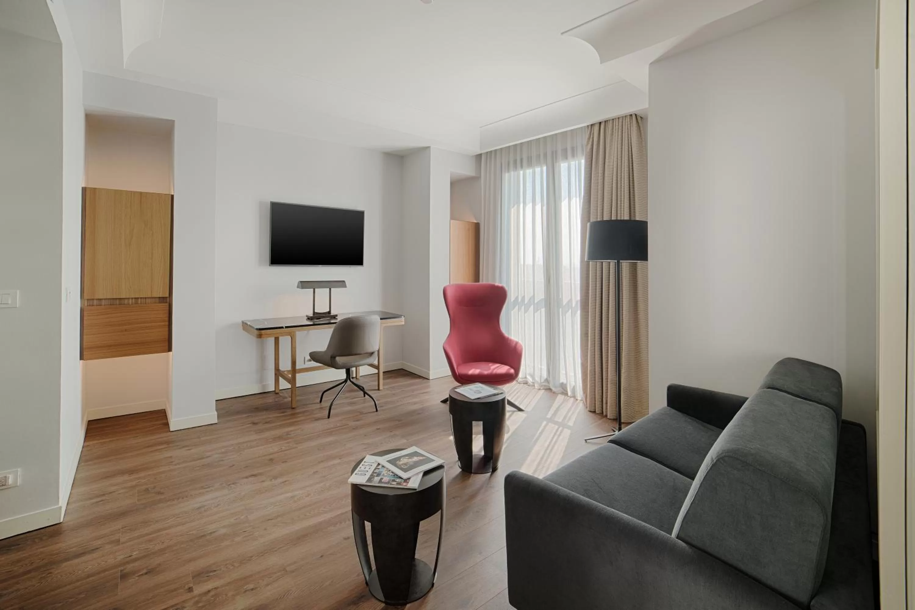 TV and multimedia in Radisson Blu Hotel Milan