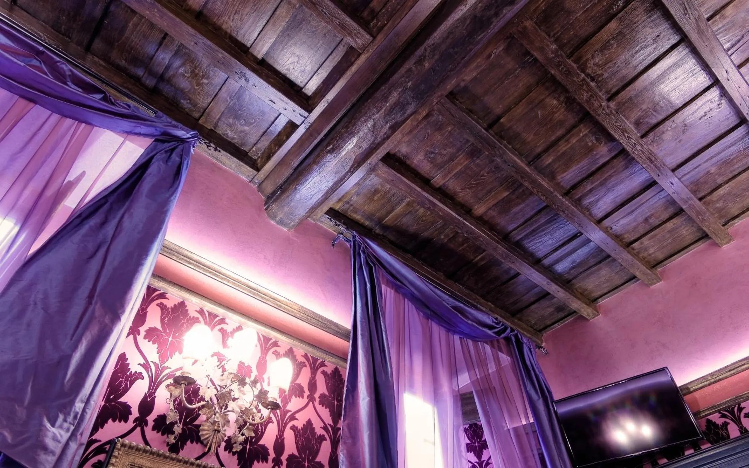 Decorative detail in Antica Dimora De Michaelis