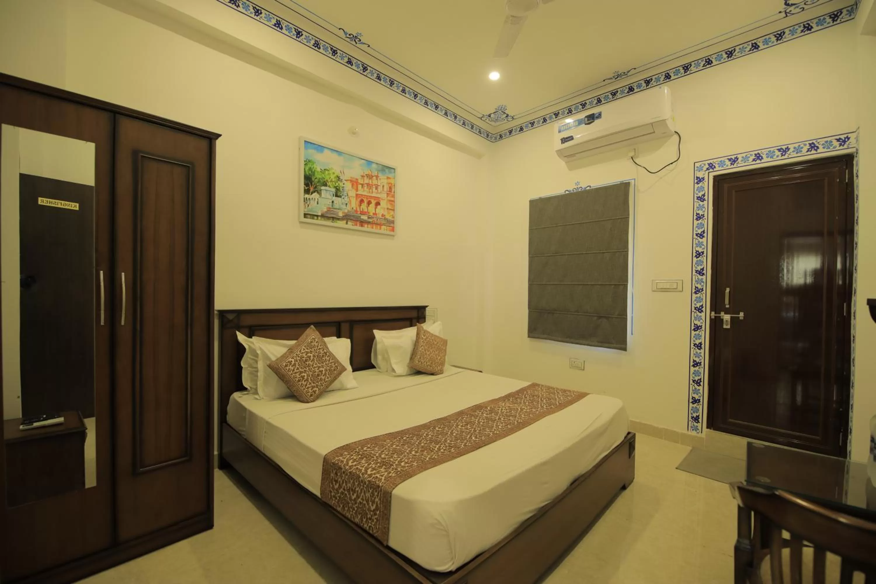 Photo of the whole room in Hotel Casa by the lake