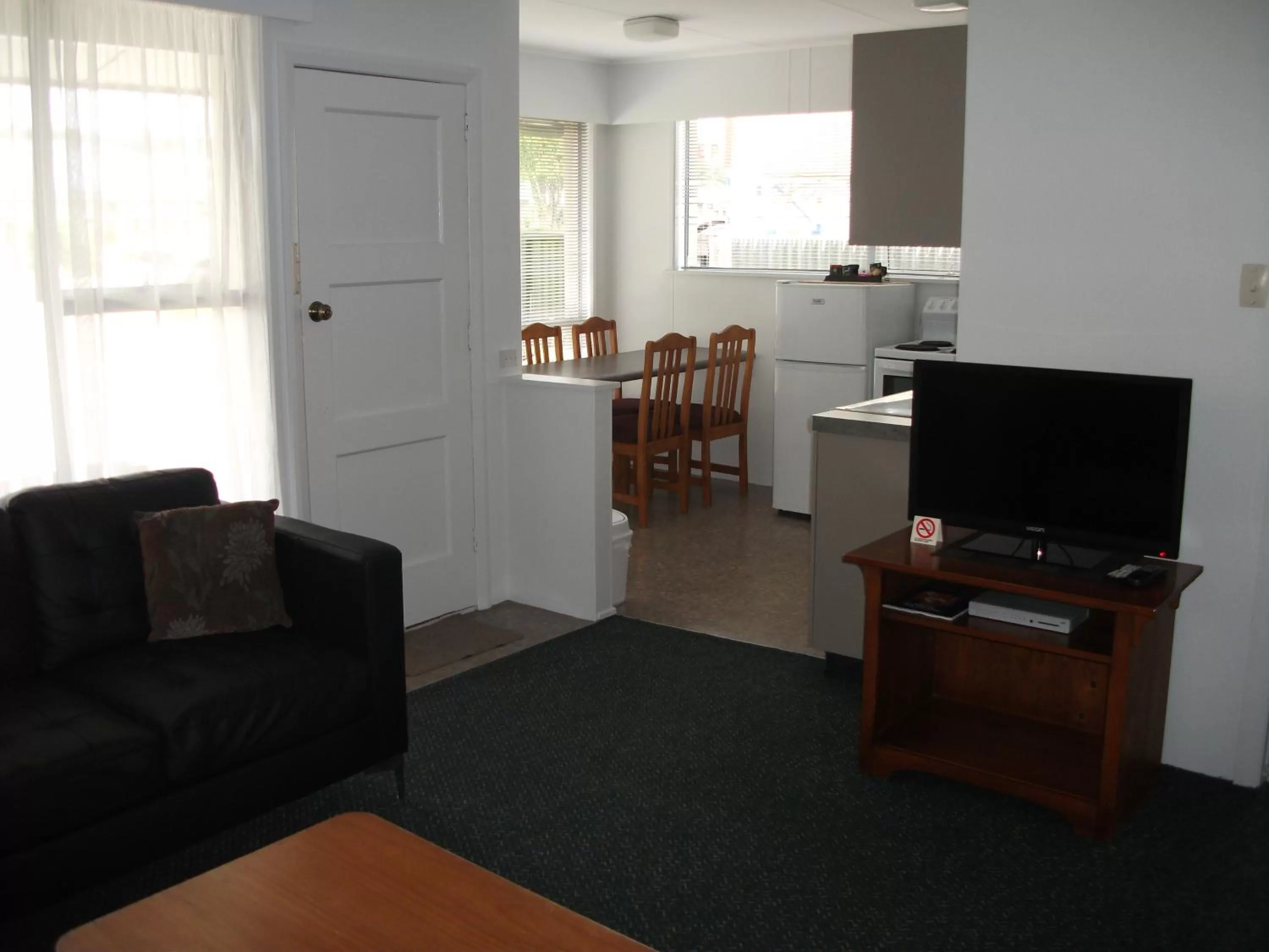 Family Two-Bedroom Apartment in Scenicland Motels