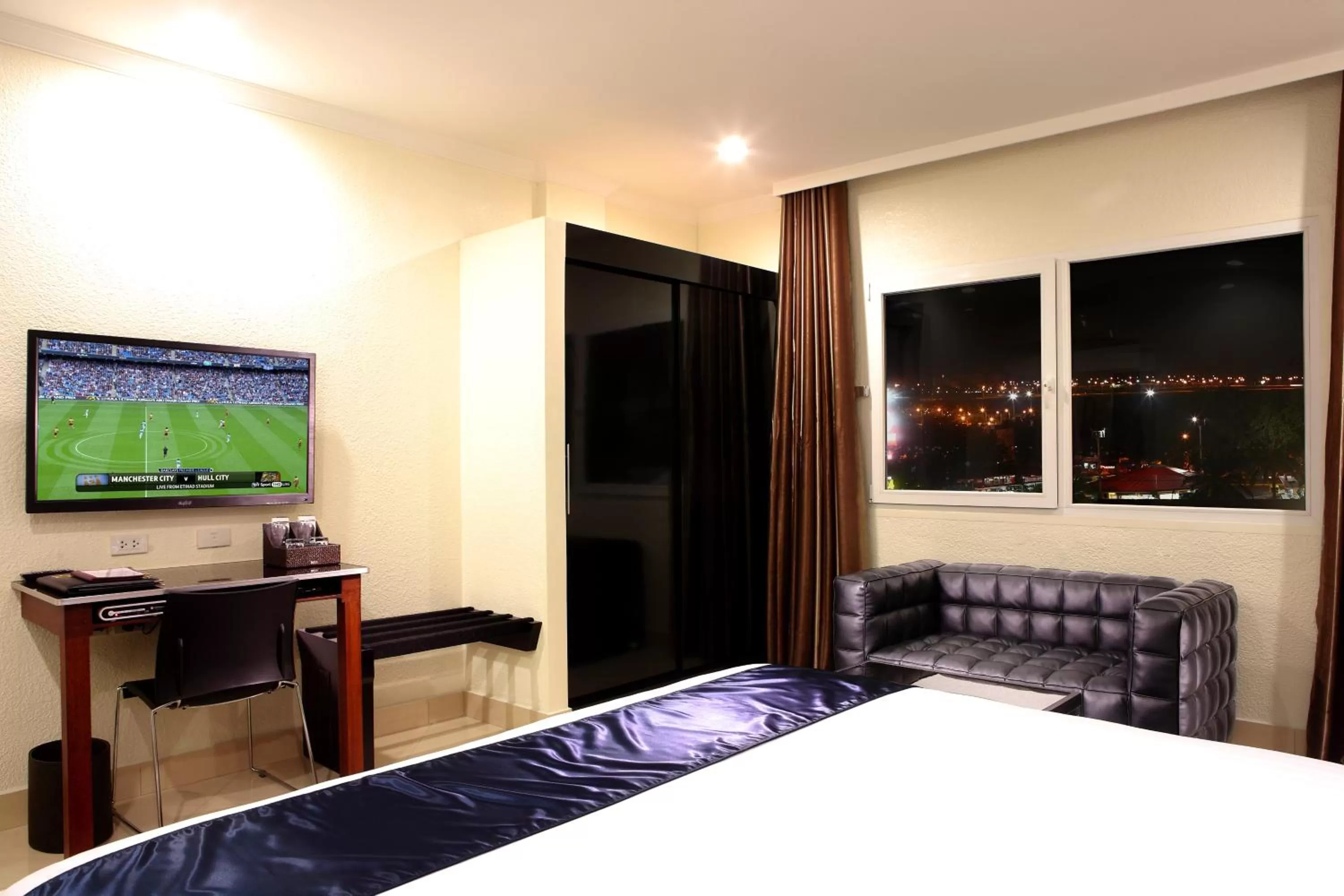 Shower, Bed in Queens Hotel Angeles City