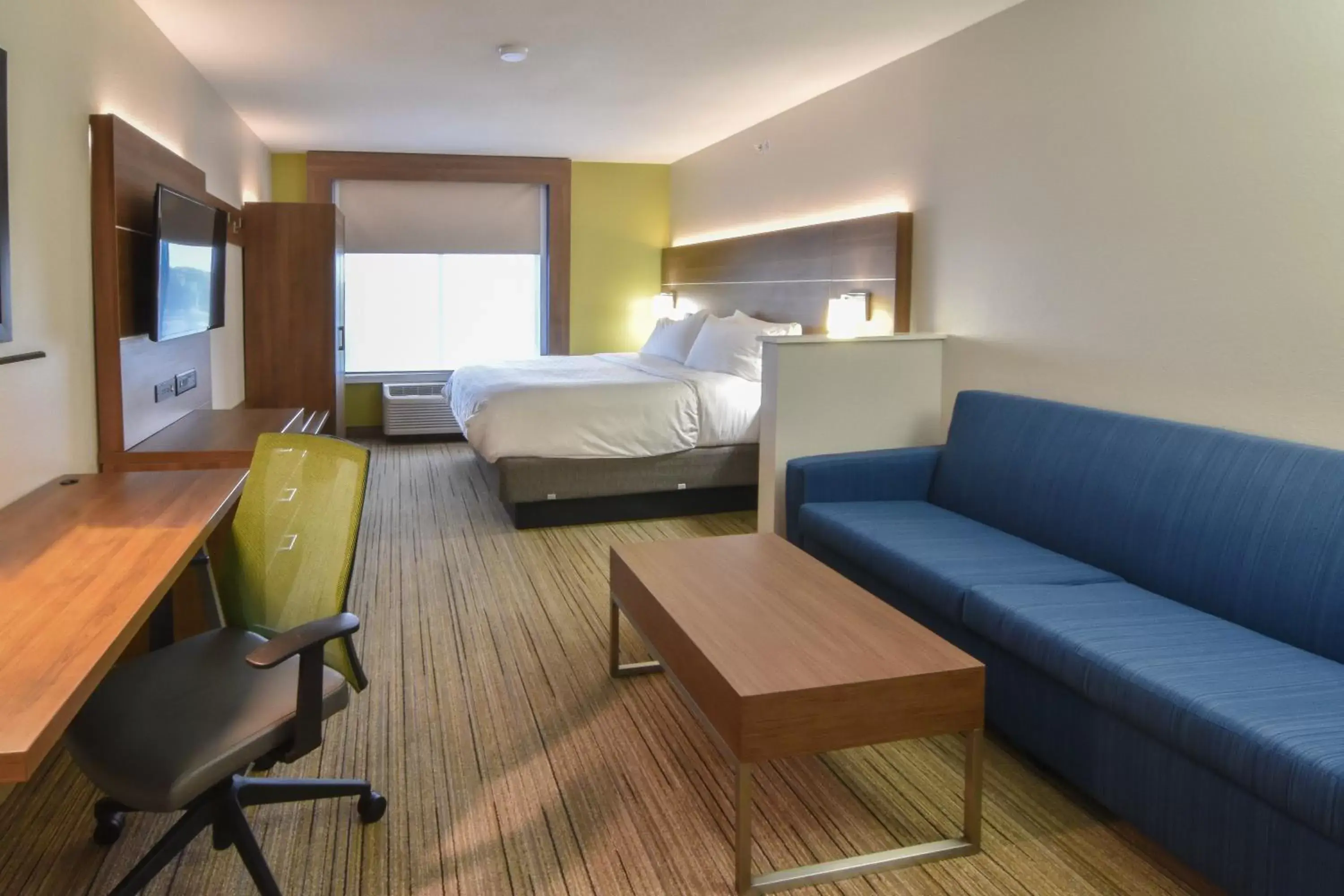 Suite - Hearing Accessible - Non-Smoking in Holiday Inn Express & Suites - Indianapolis Northwest by IHG Suite - Hearing Accessible - Non-Smoking in Holiday Inn Express & Suites - Indianapolis Northwest by IHG