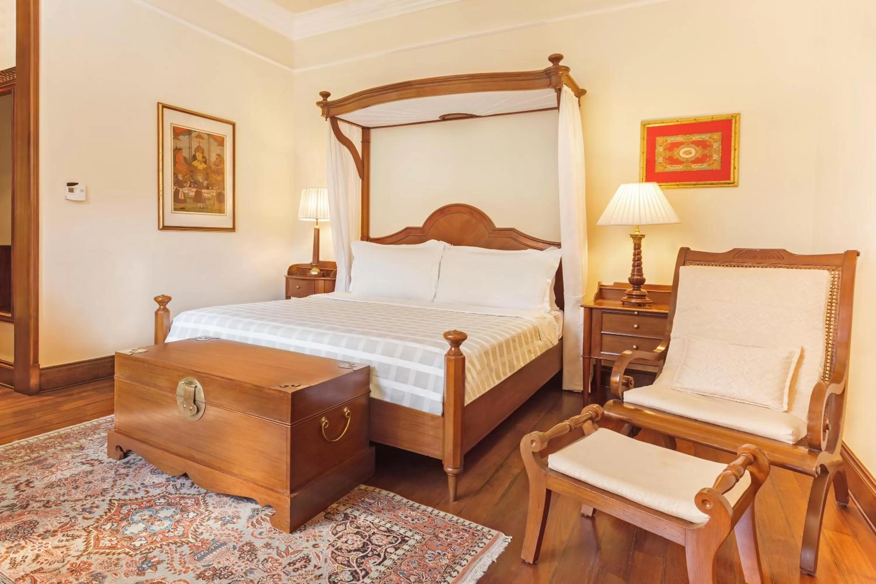 Bedroom in The Oberoi Grand Kolkata