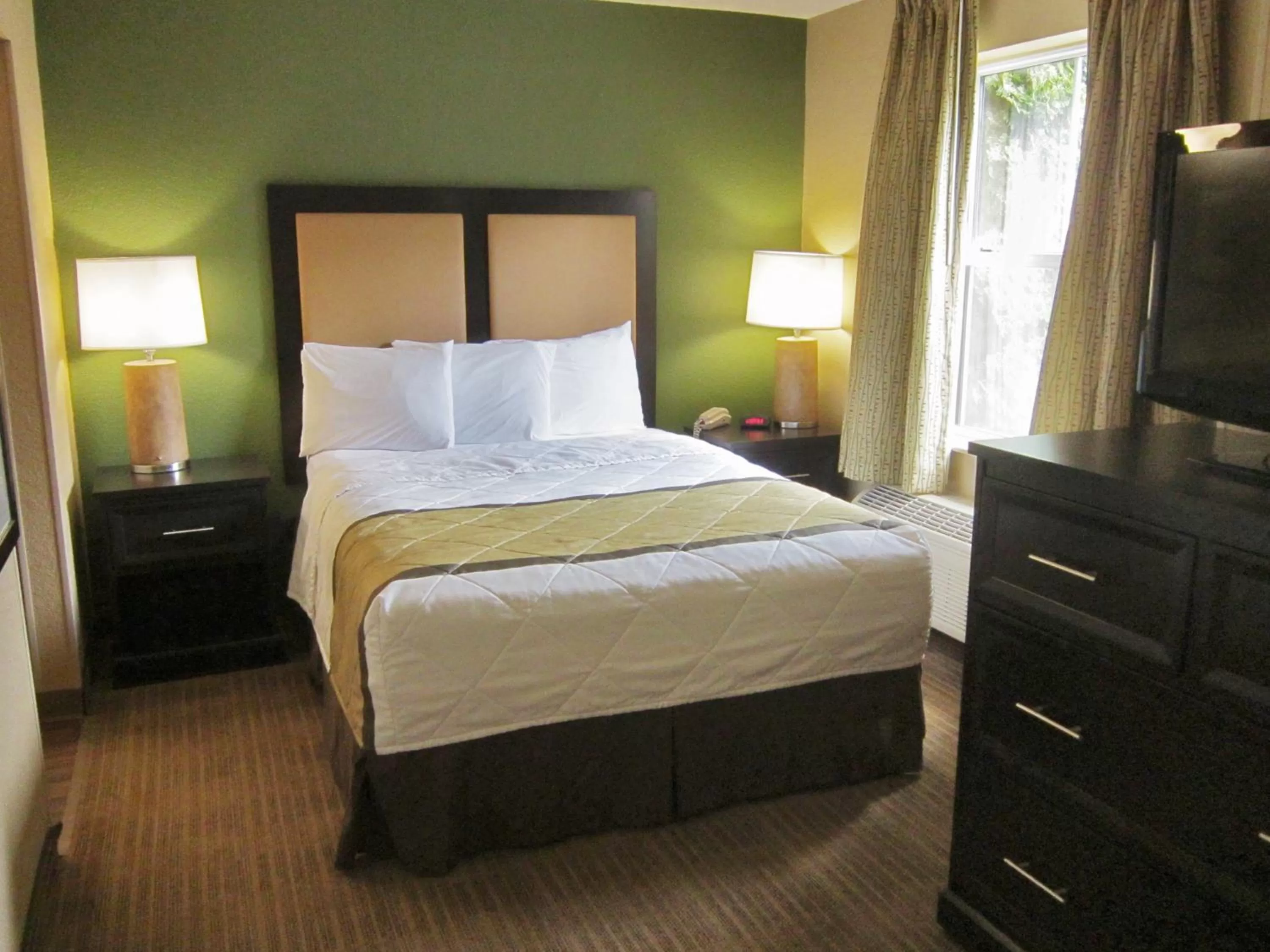 Bed in Extended Stay America Suites - Orlando - Maitland - 1776 Pembrook Dr