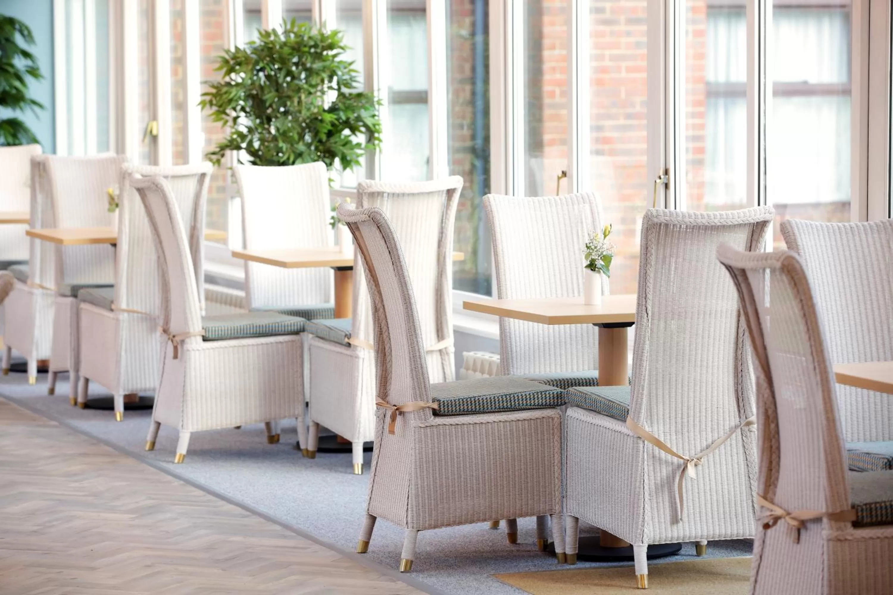 Restaurant/places to eat in Hogs Back Hotel & Spa Nr Farnham