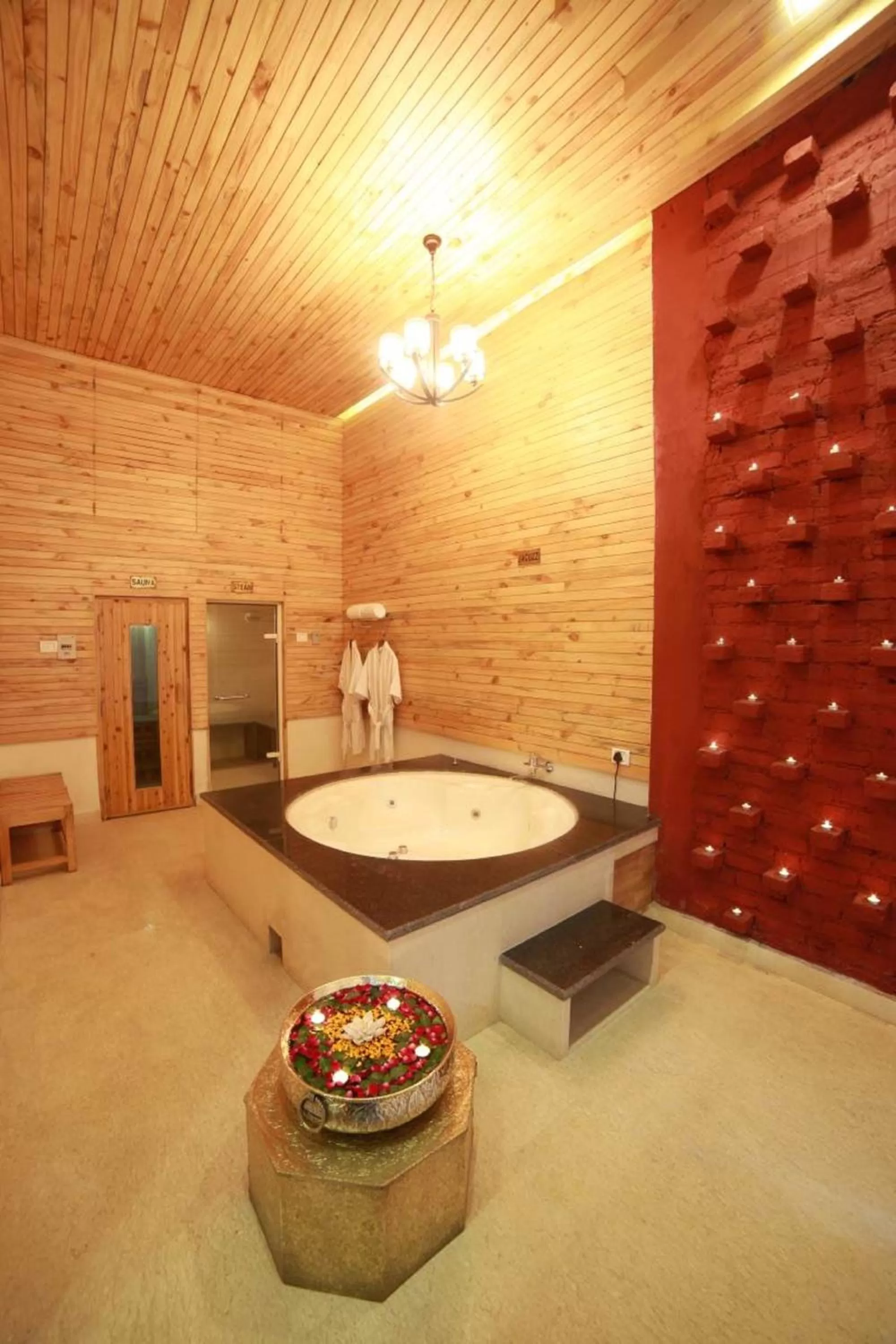 Hot Tub in Bravia Hotel Manali Inn