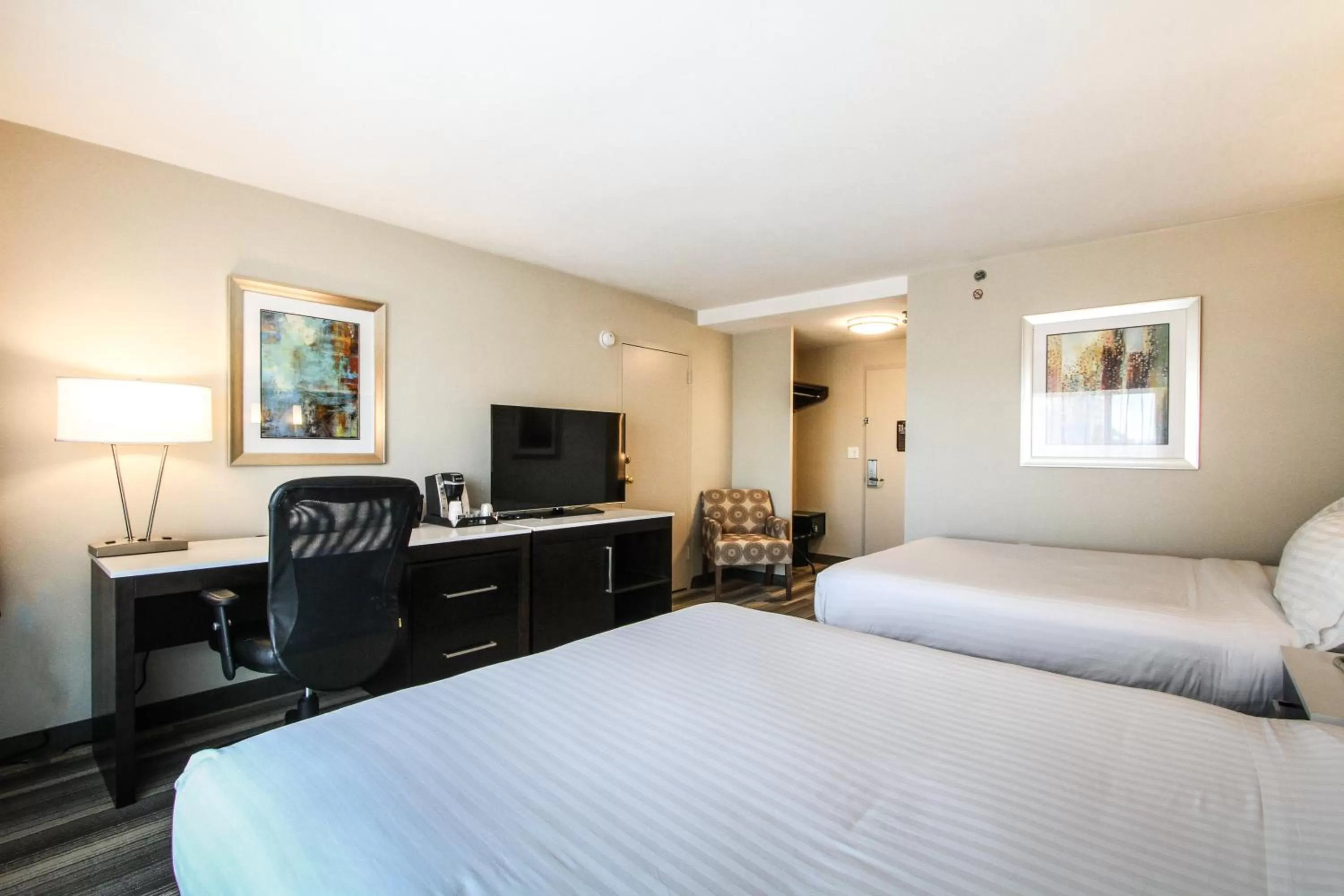 Photo of the whole room, Bed in Holiday Inn Express - Downtown San Diego by IHG