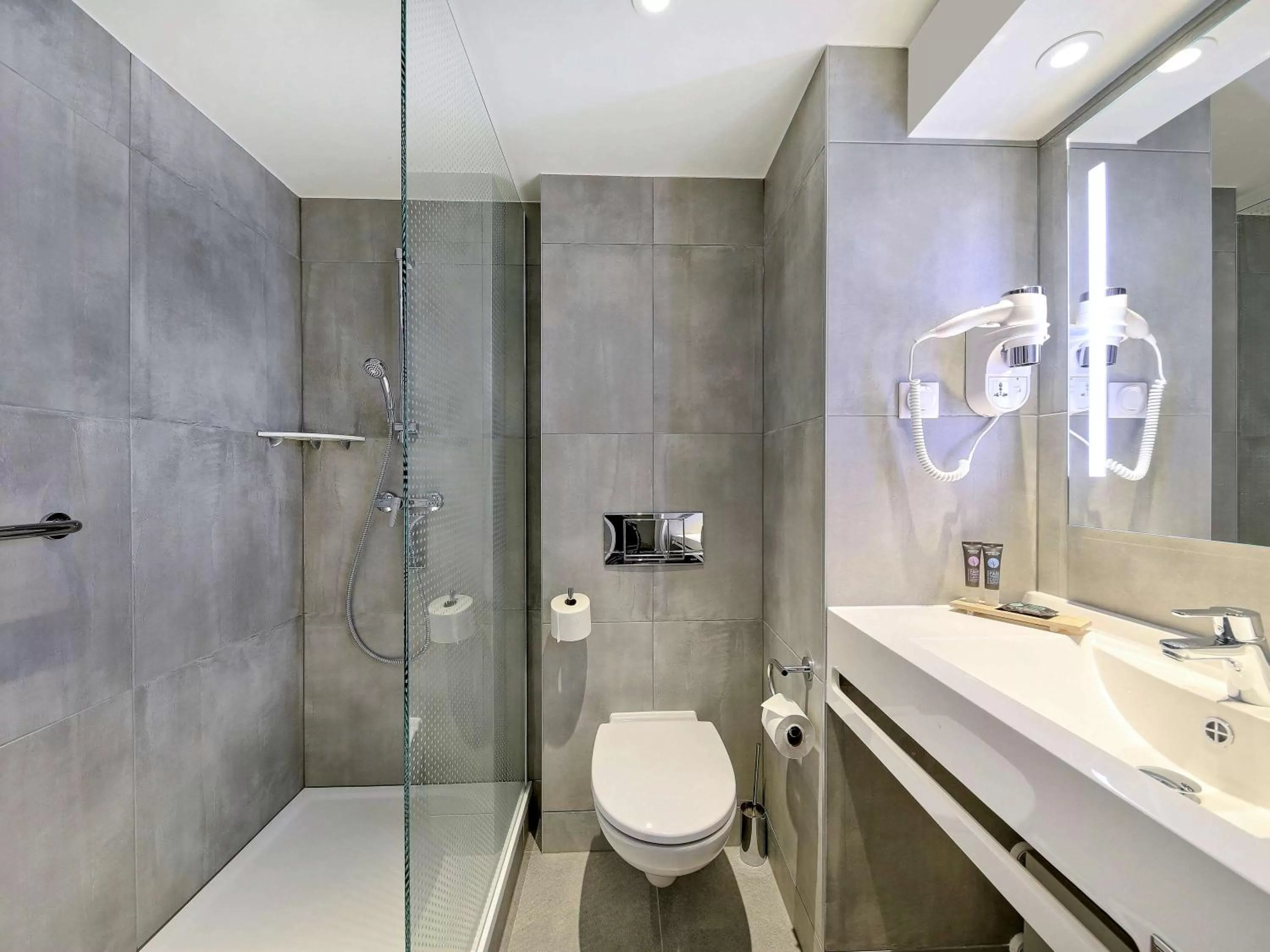 Toilet in Novotel Katowice Centrum