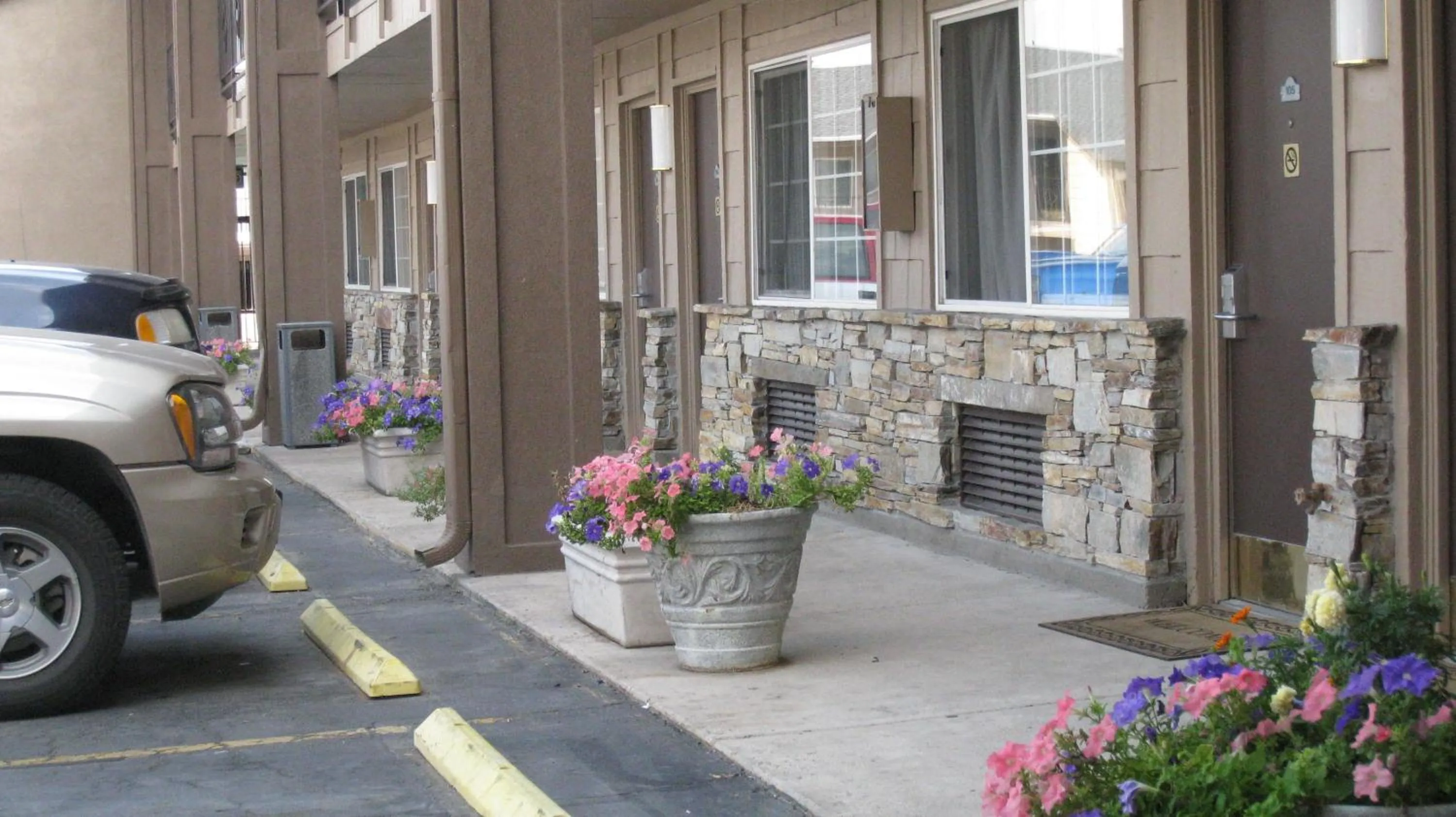 Facade/entrance in Discovery Inn