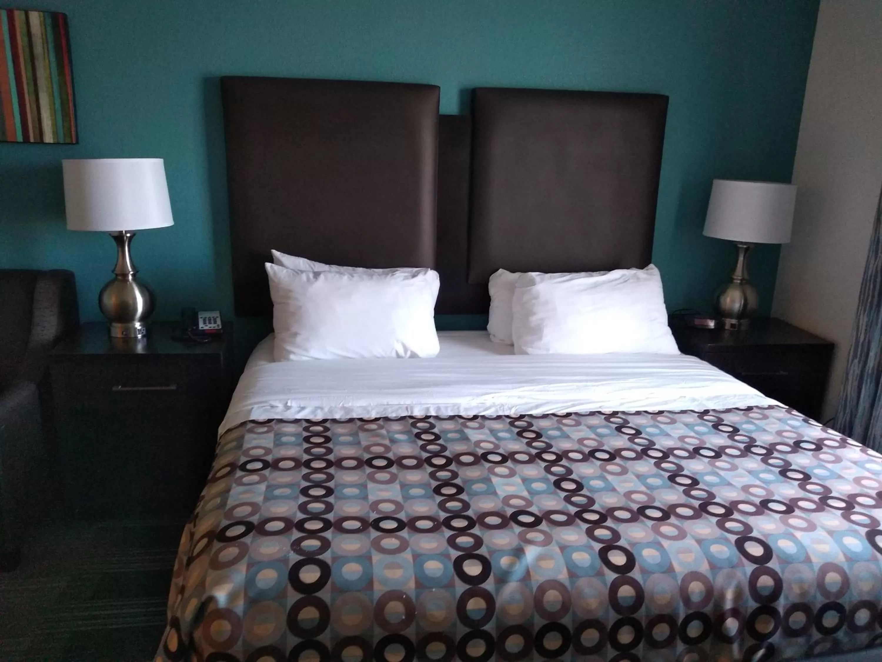 Bedroom, Bed in Days Inn by Wyndham Alva