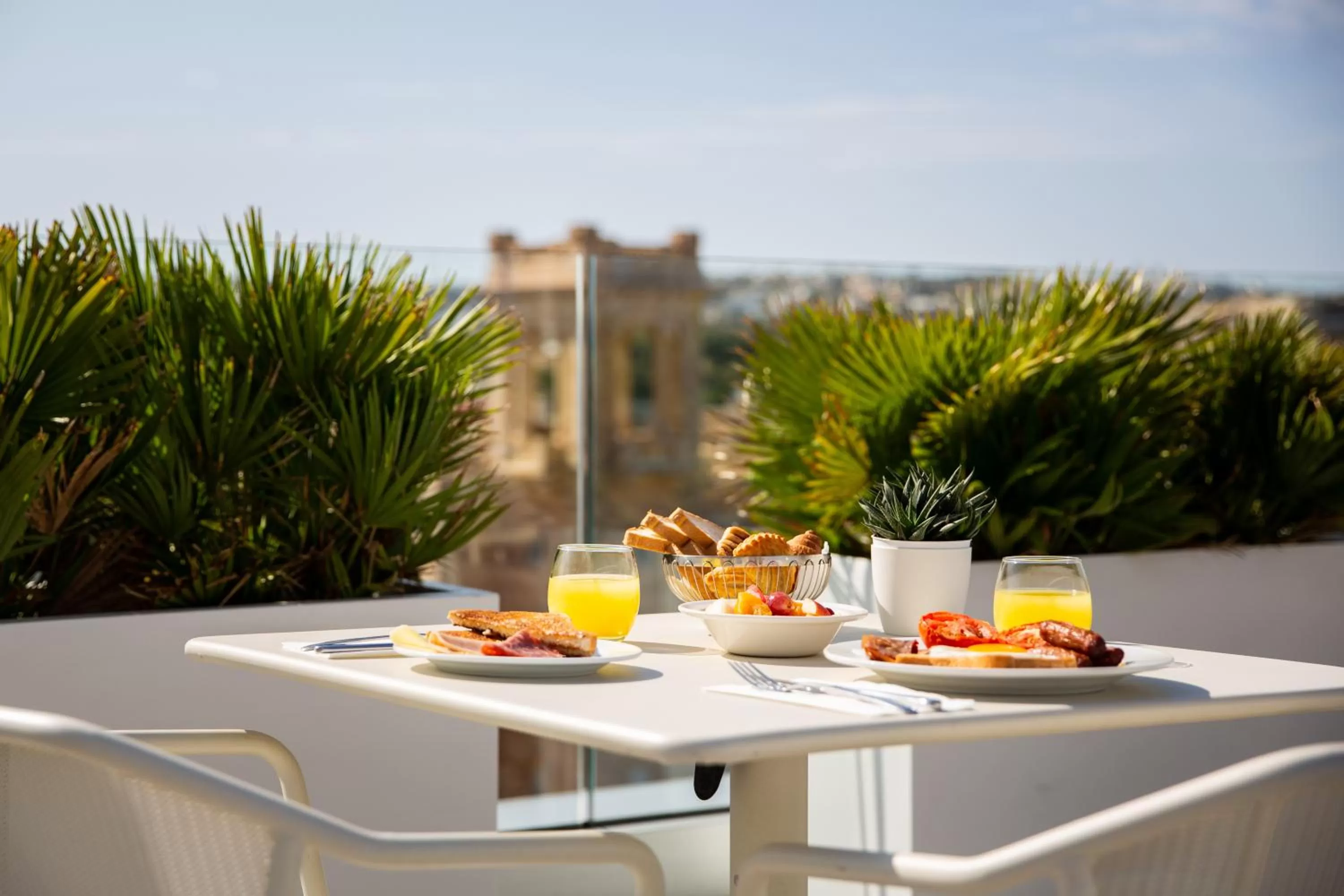 Restaurant/places to eat in be.HOTEL