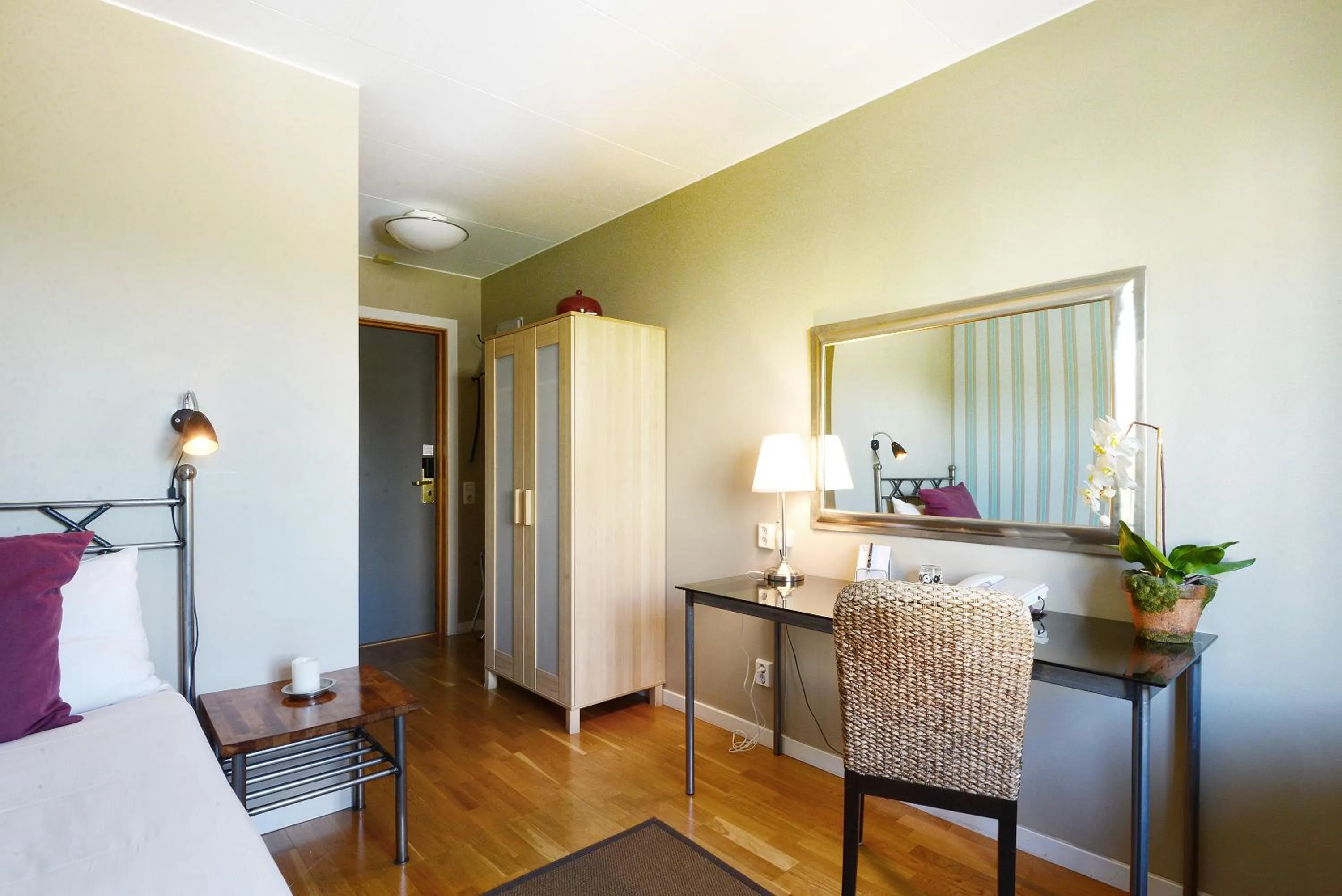 Photo of the whole room, Bed in Maude´s Hotel Enskede Stockholm