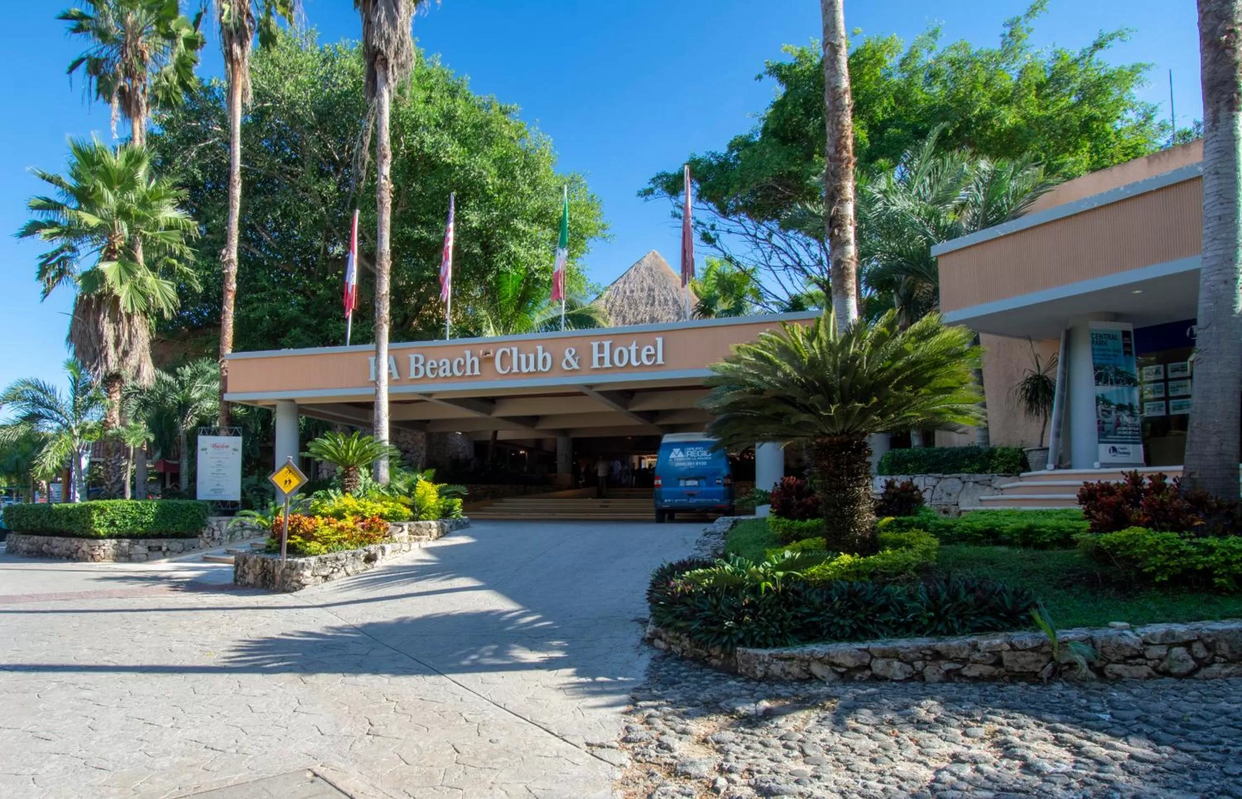 Property building in Puerto Aventuras Hotel & Beach Club