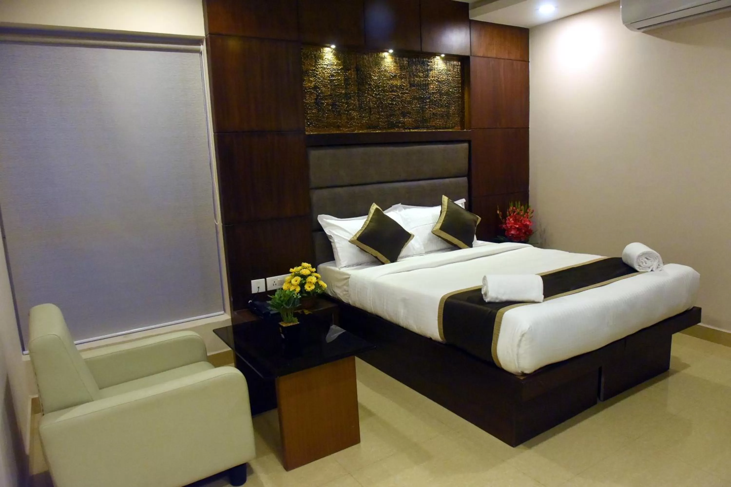 Bed in The Hydel Park - Business Class Hotel - Near Central Railway Station