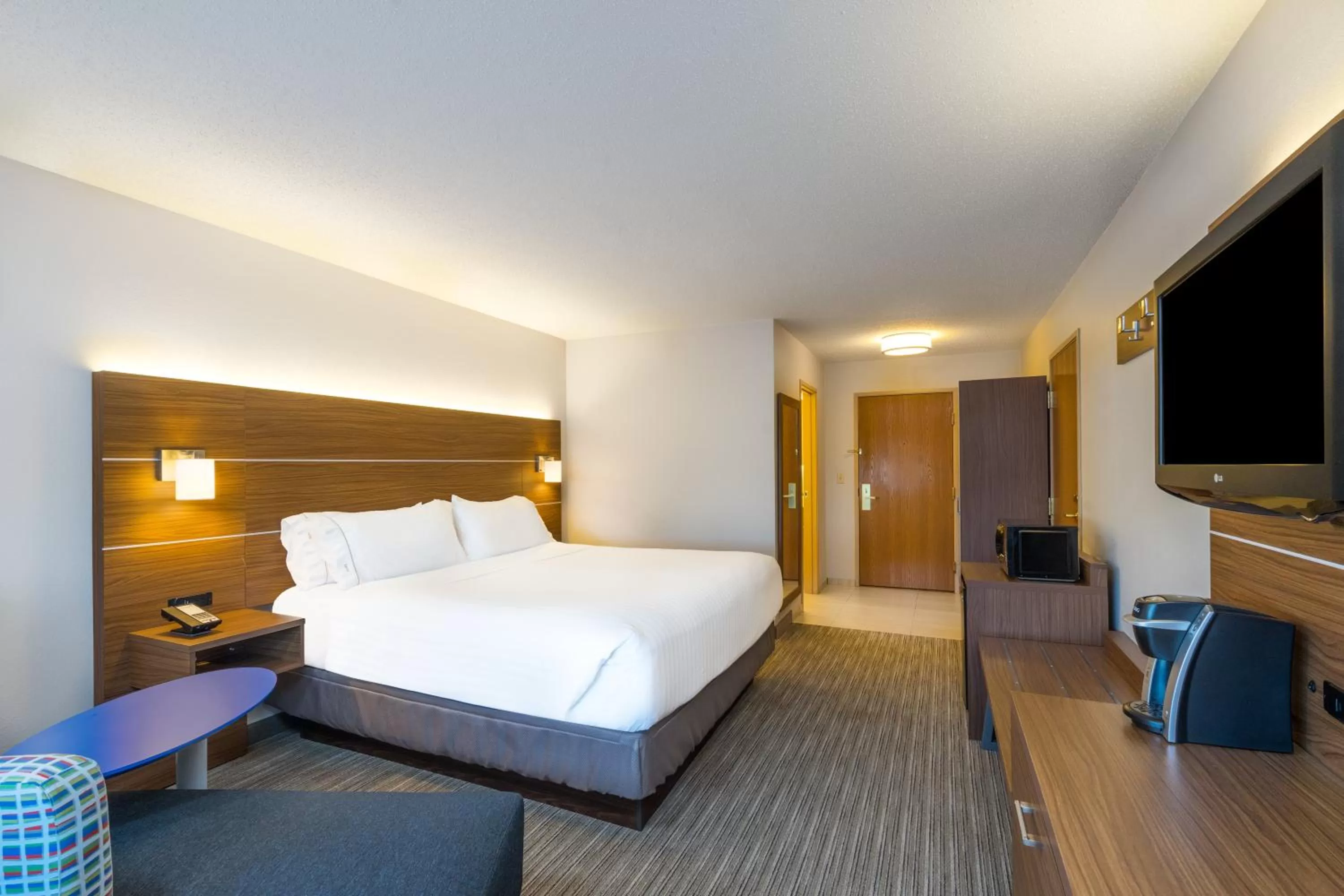 Photo of the whole room, Bed in Holiday Inn Express Hotel Howe / Sturgis by IHG