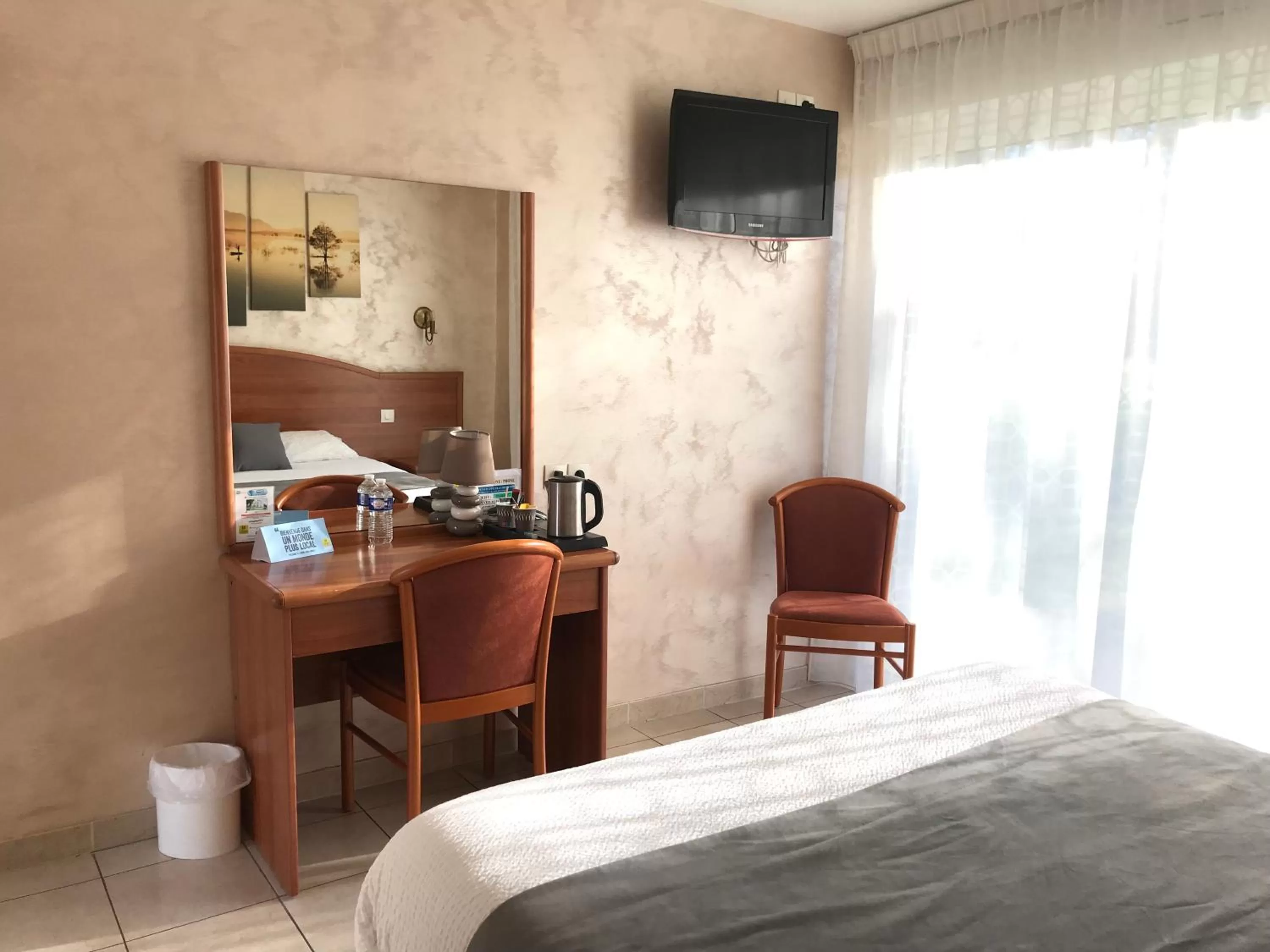 Bed in Logis - Hostellerie Le Chatel Nangis