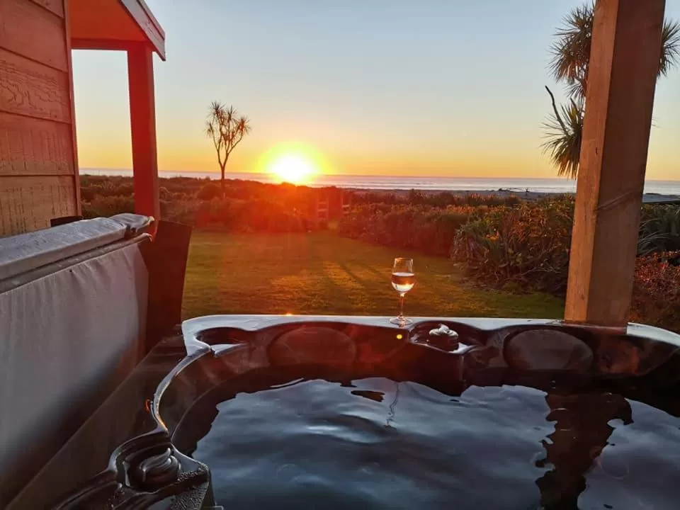 Hot Tub in Awatuna Sunset Lodge