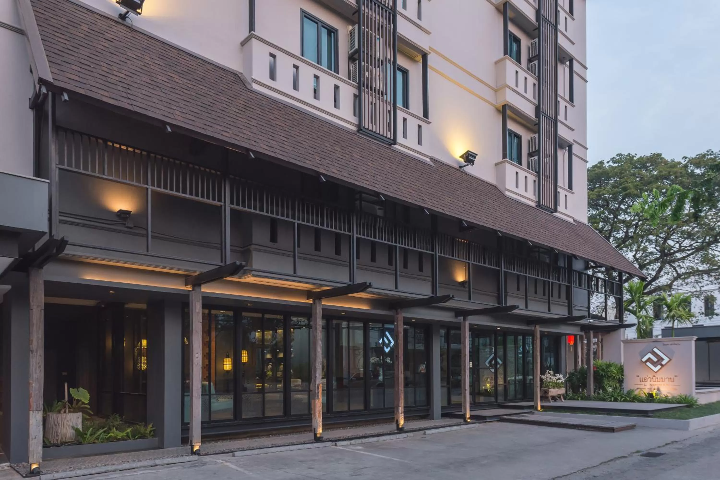 Property building in L Nimman