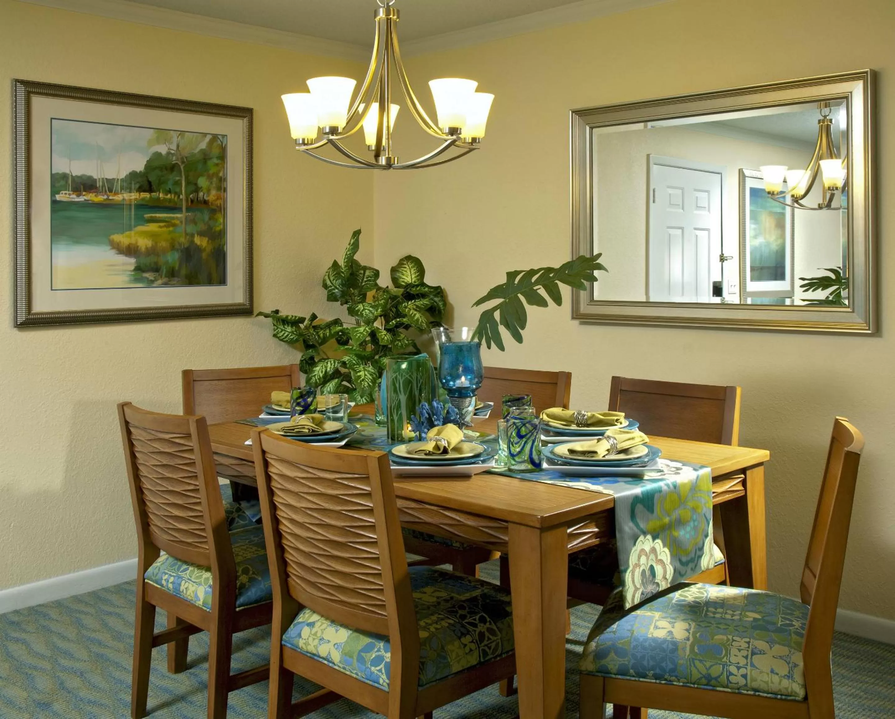 Dining area in Blue Tree Resort at Lake Buena Vista