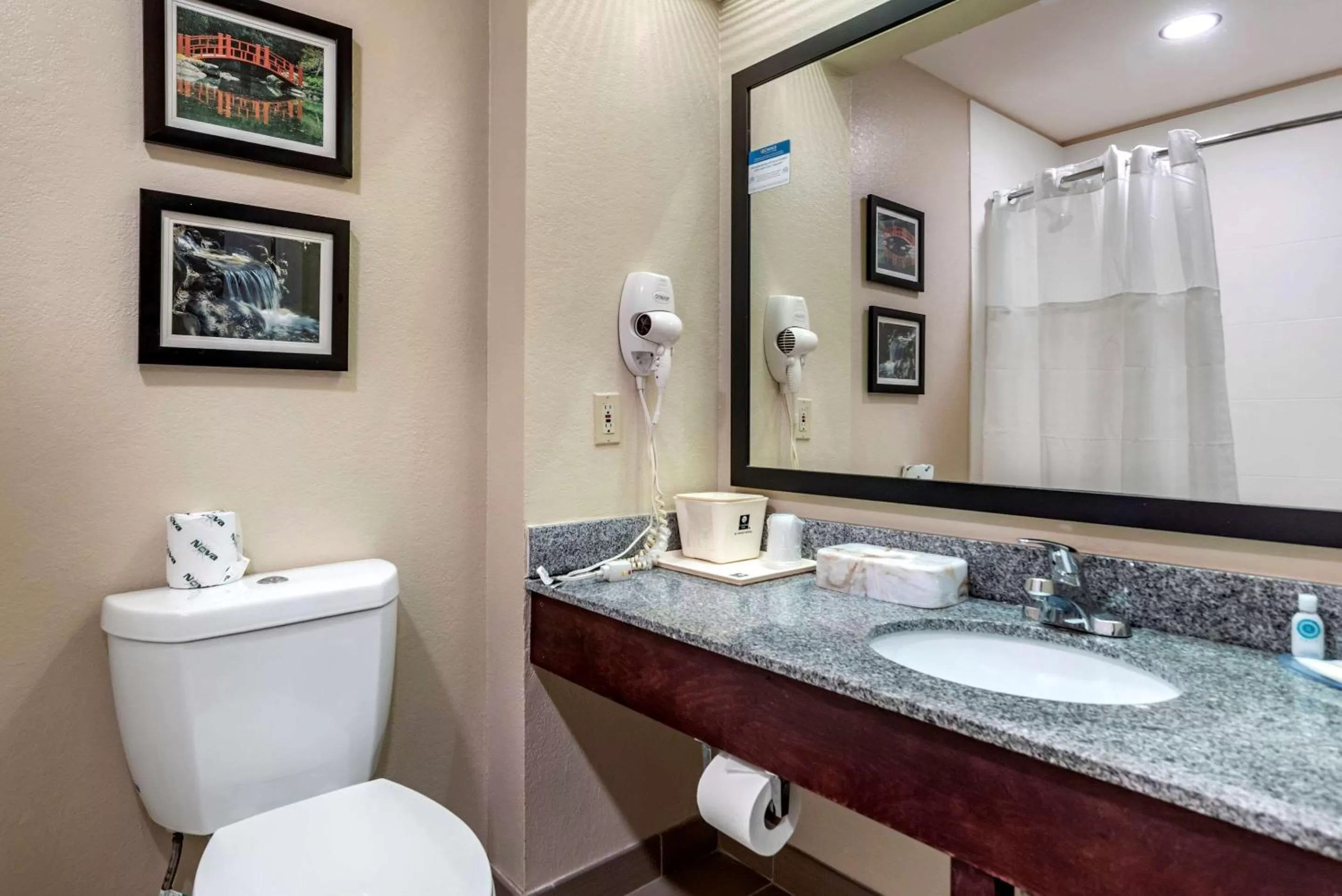 Bathroom in Comfort Inn Birmingham - Irondale