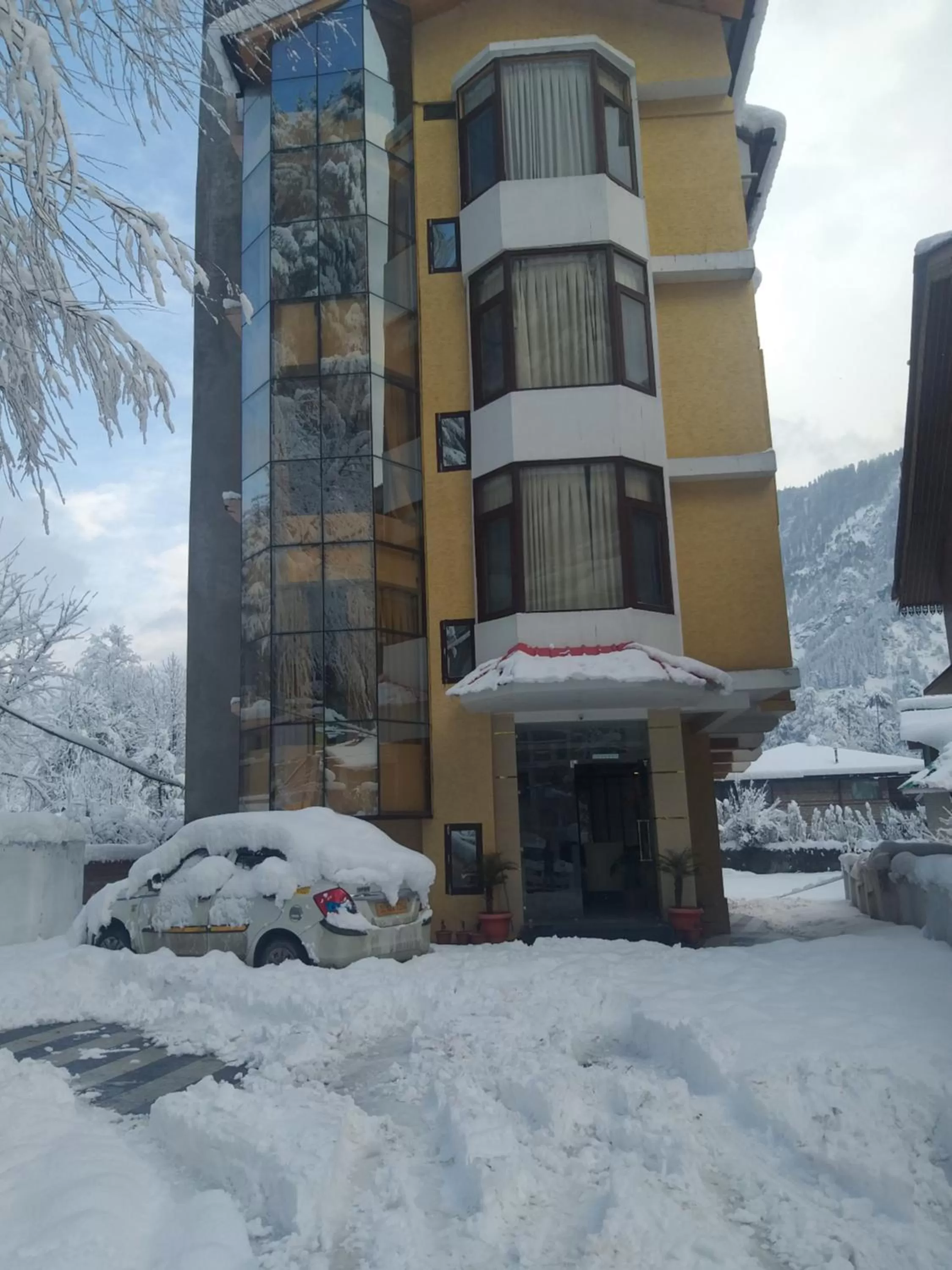 Winter in Hotel Ambika Resort Manali