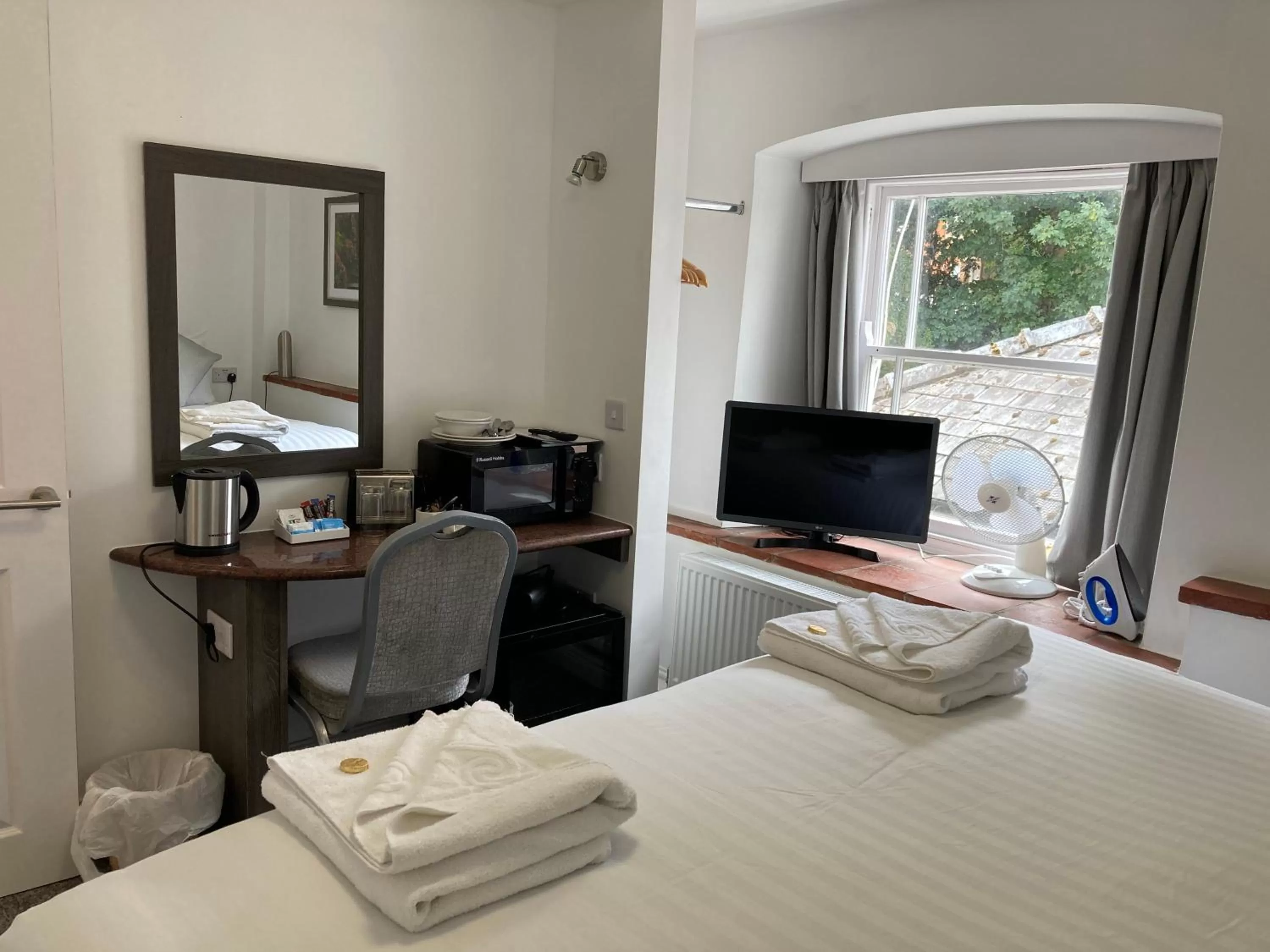 Photo of the whole room in Kings Lodge