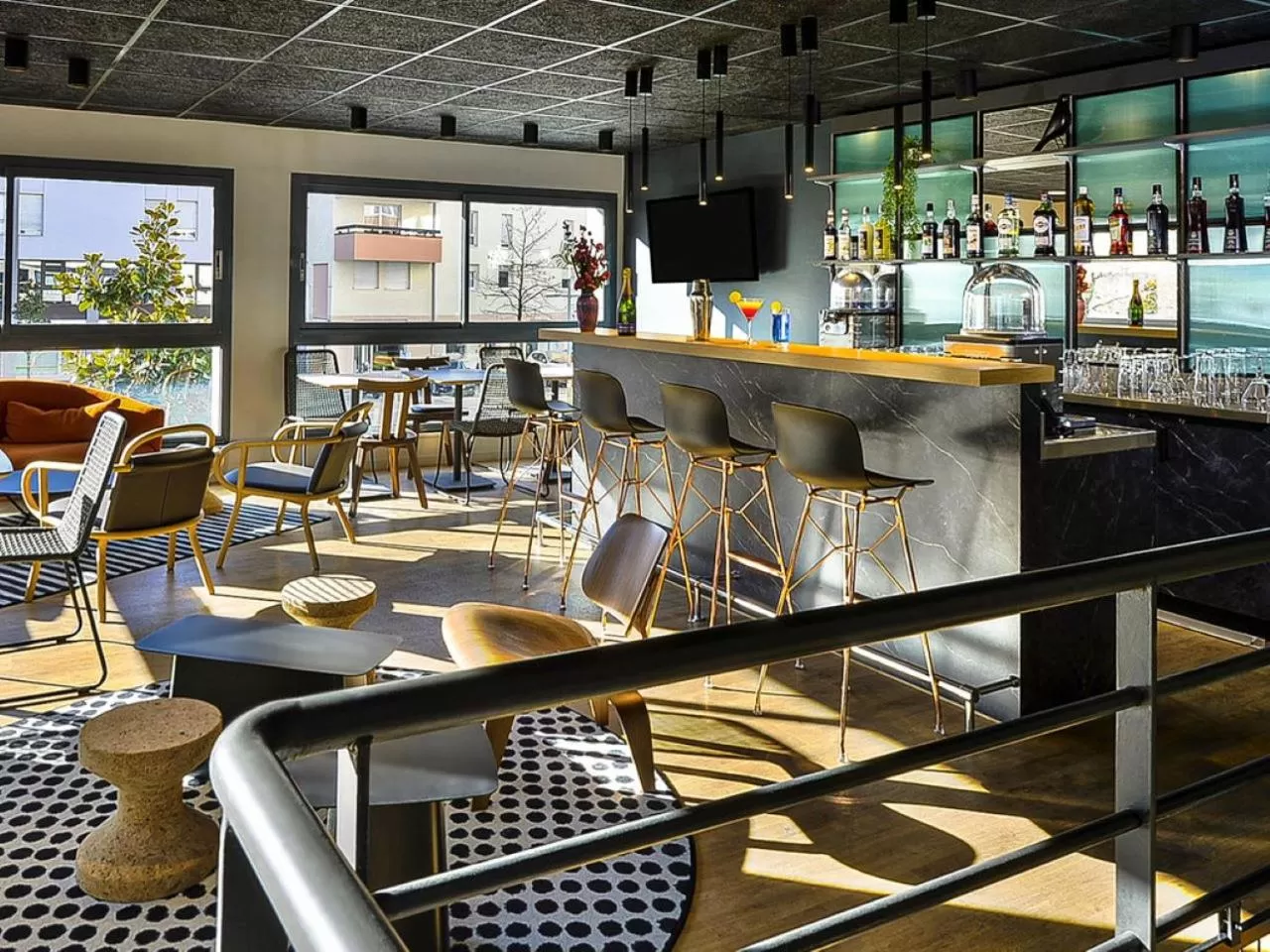 Lounge or bar in Ibis Annecy - Cran-Gevrier