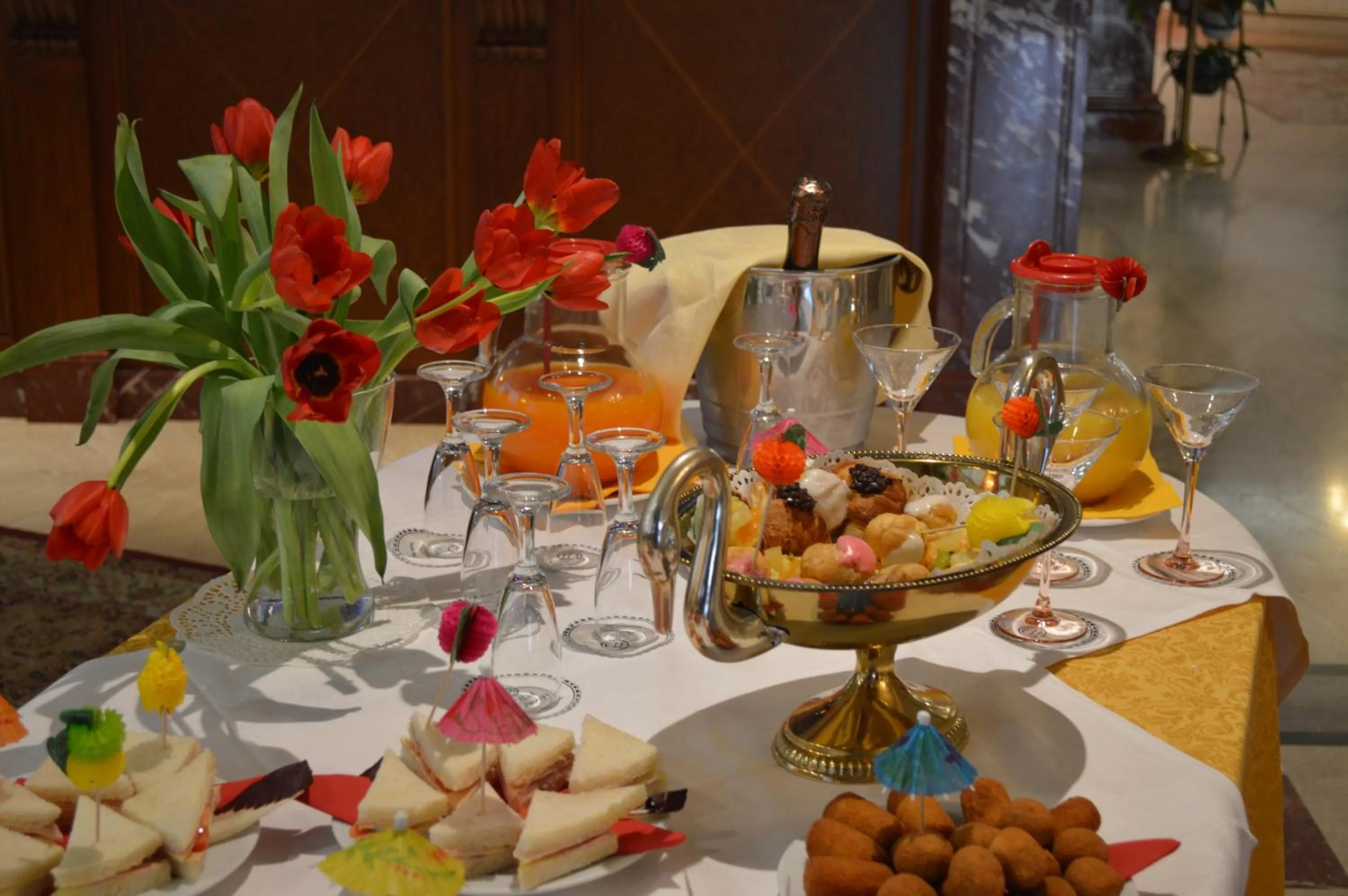 Restaurant/places to eat in Hotel Principe