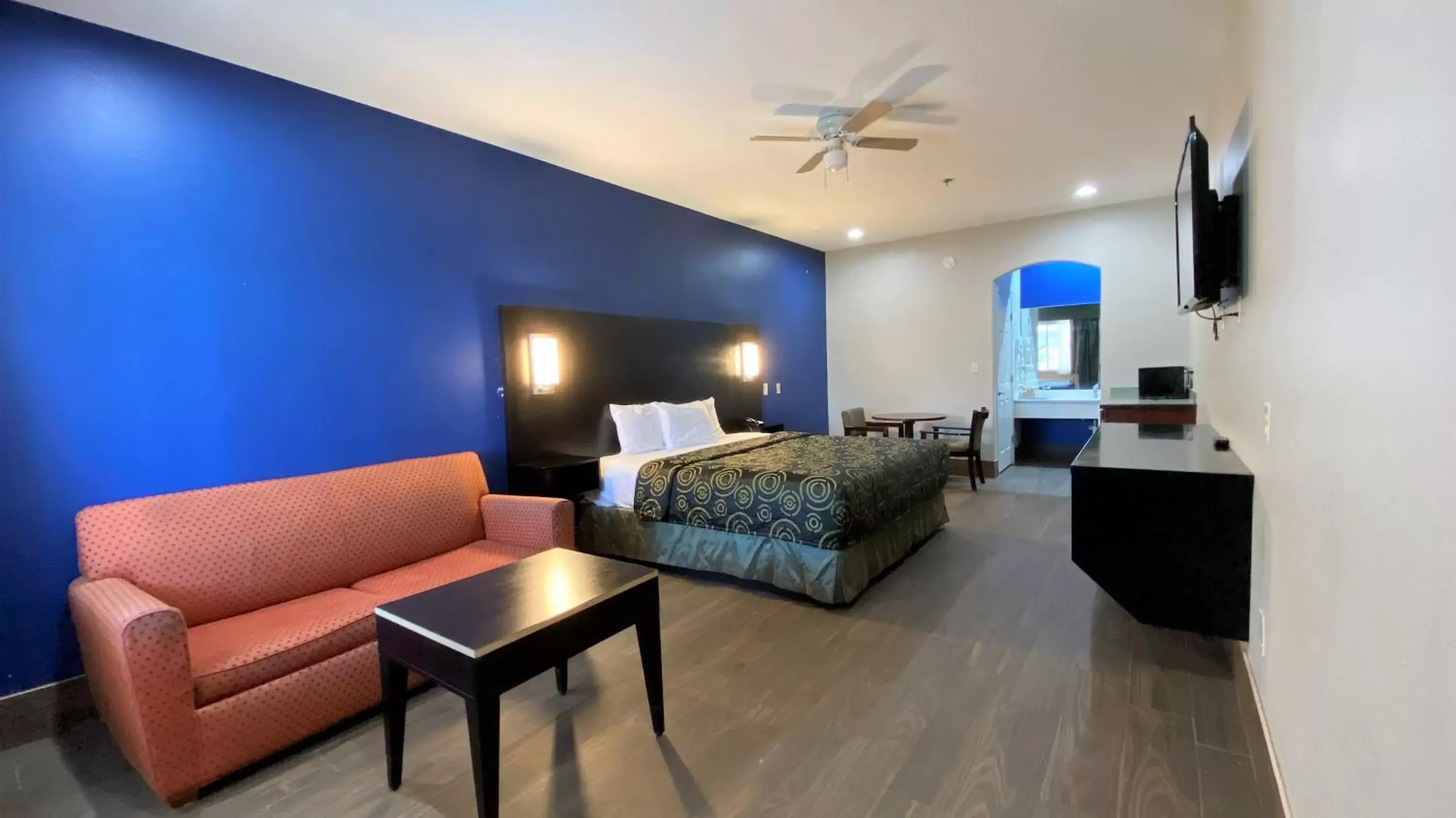 King Room - Smoking in Texas Inn Alamo King Room - Smoking in Texas Inn Alamo