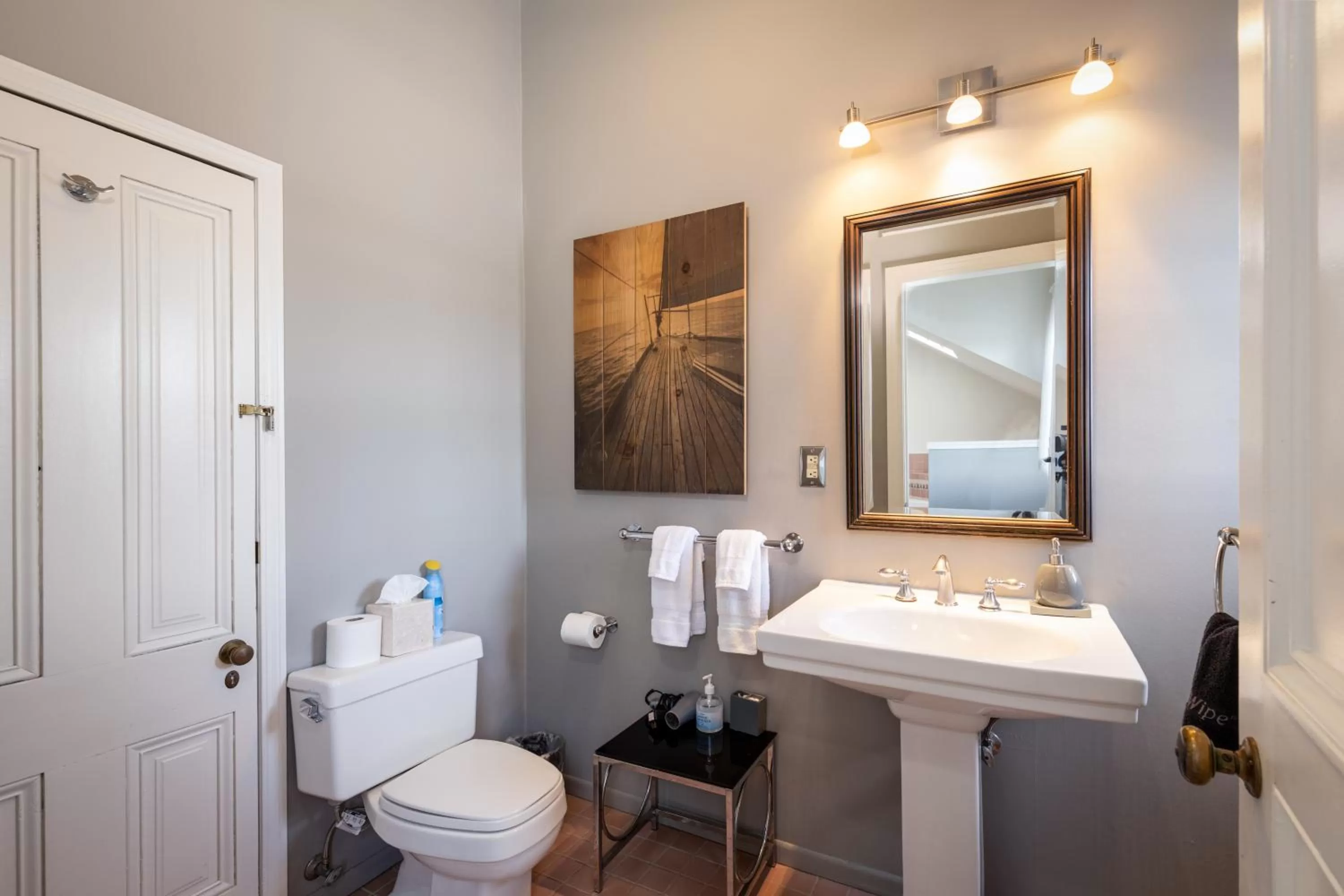 Nantucket Whale Inn, Half Moon Bay