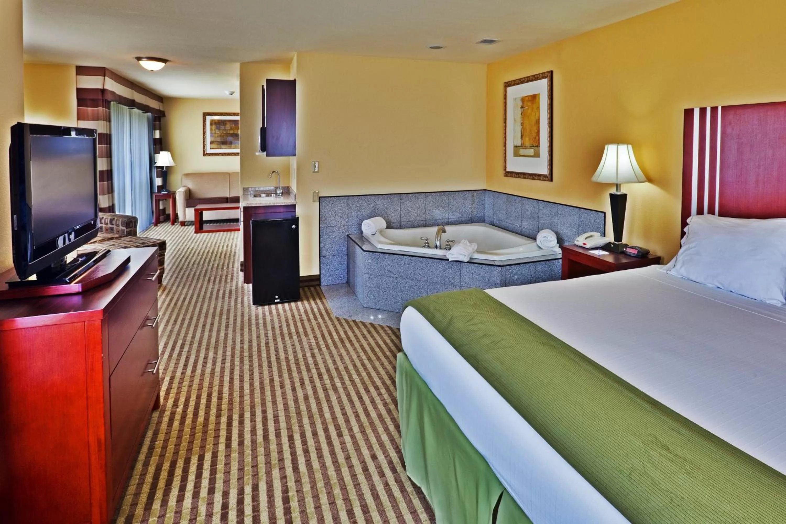 Bedroom, Bed in Holiday Inn Express Ponca City by IHG