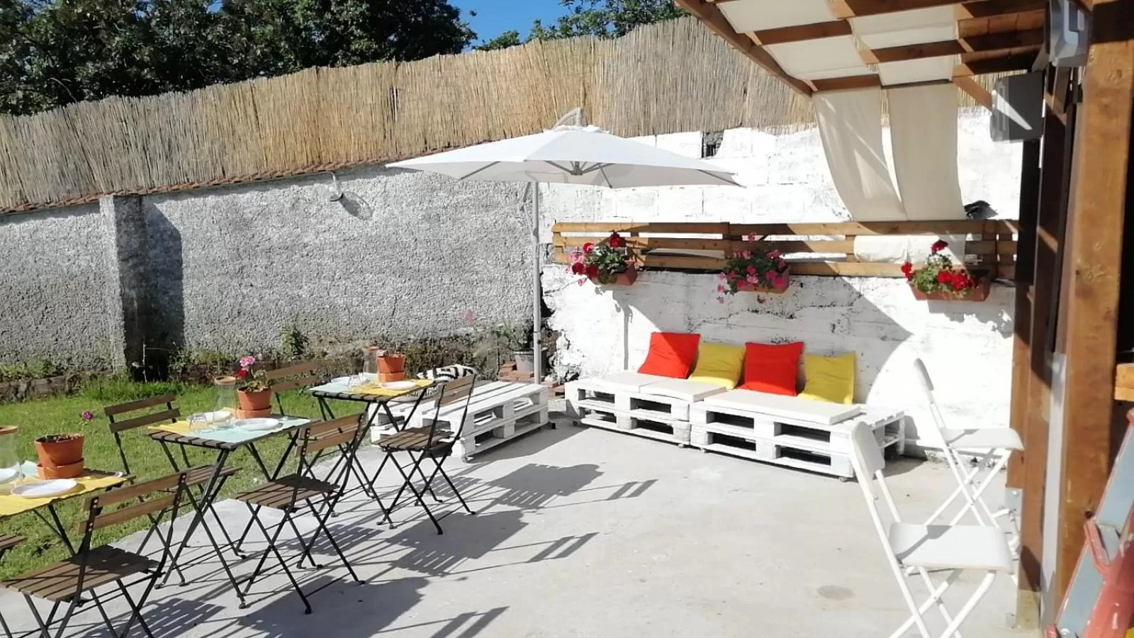 Patio in UP&B Rooms Catania