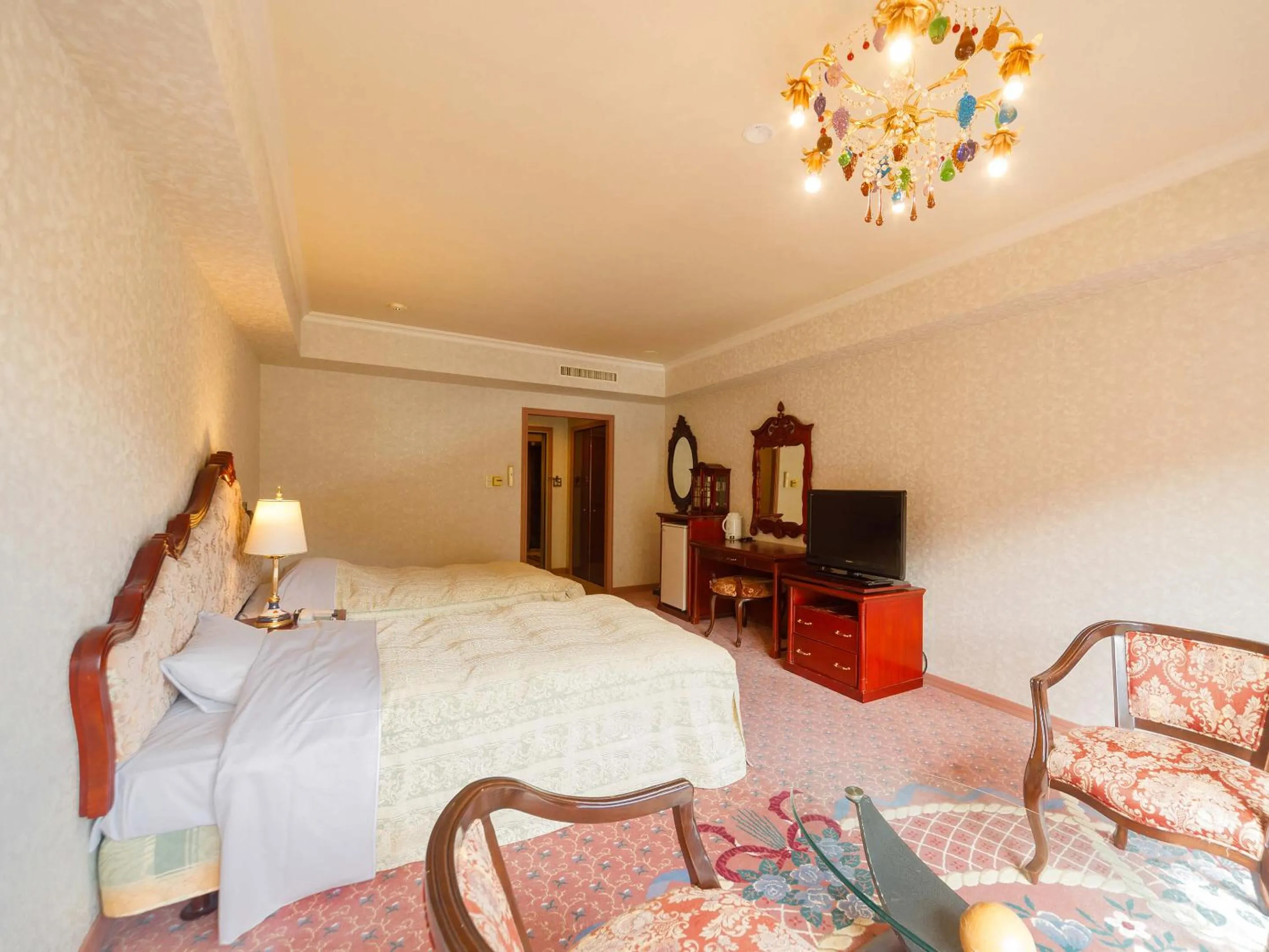 Living room, Bed in Jozankei View Hotel