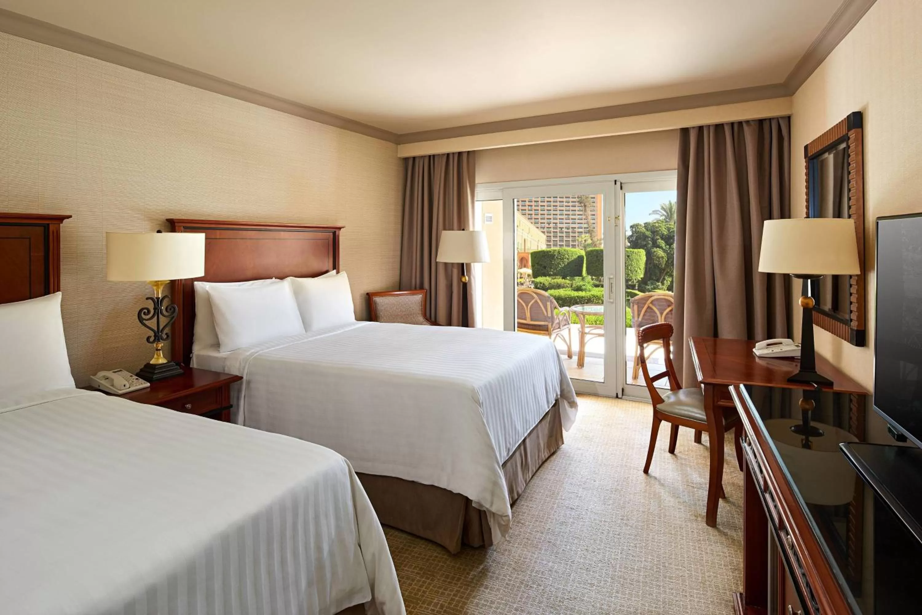 Photo of the whole room, Bed in Cairo Marriott Hotel