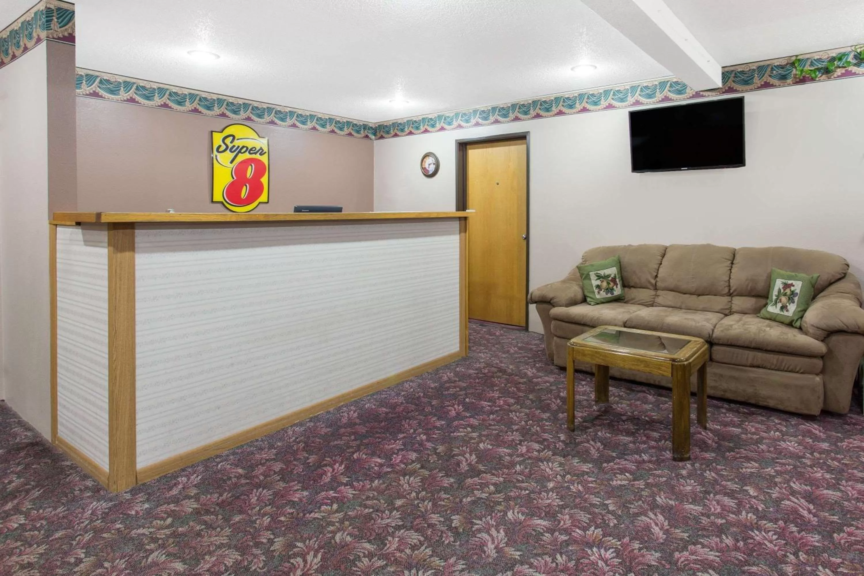 Lobby or reception in Super 8 by Wyndham Austin MN