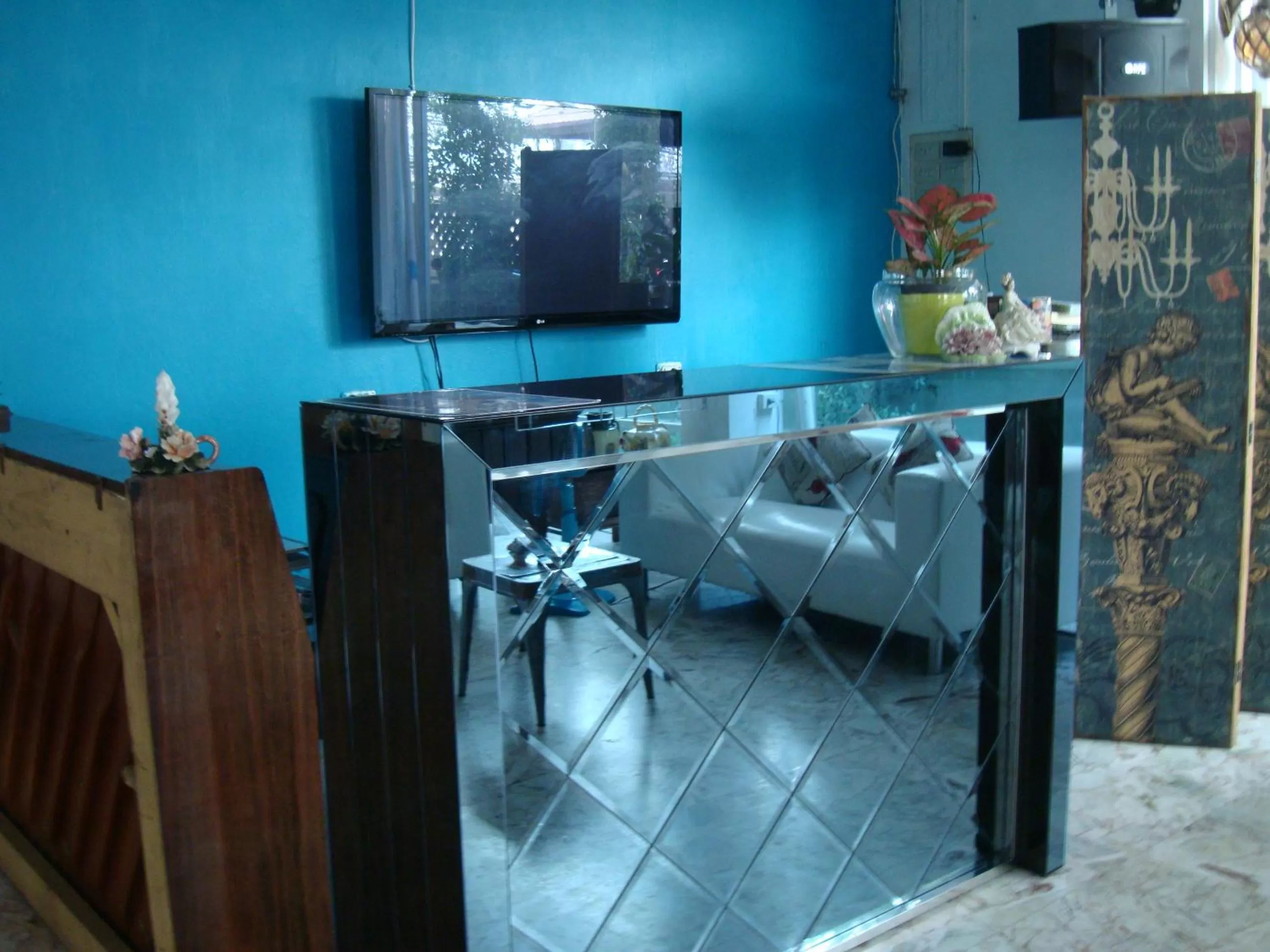 Decorative detail in Oriental Smile Hotel