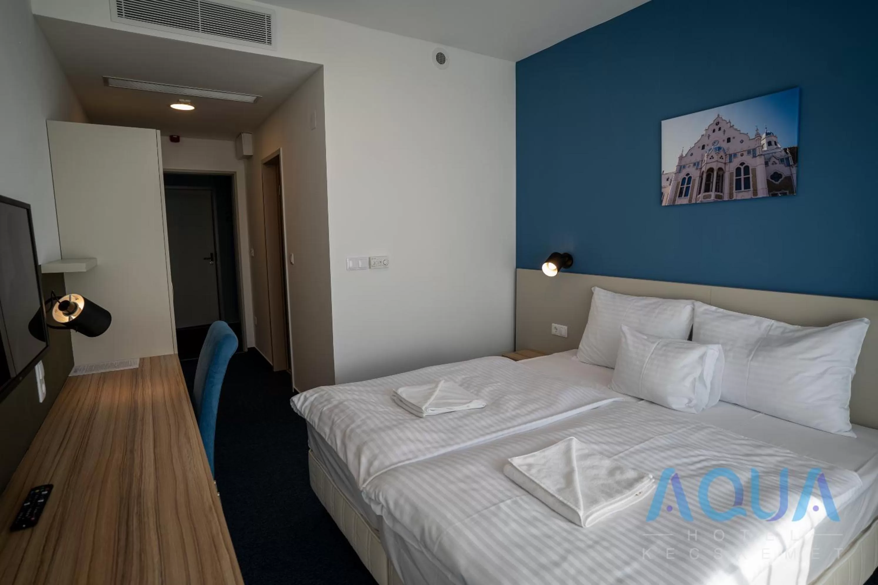 Photo of the whole room, Bed in Aqua Hotel