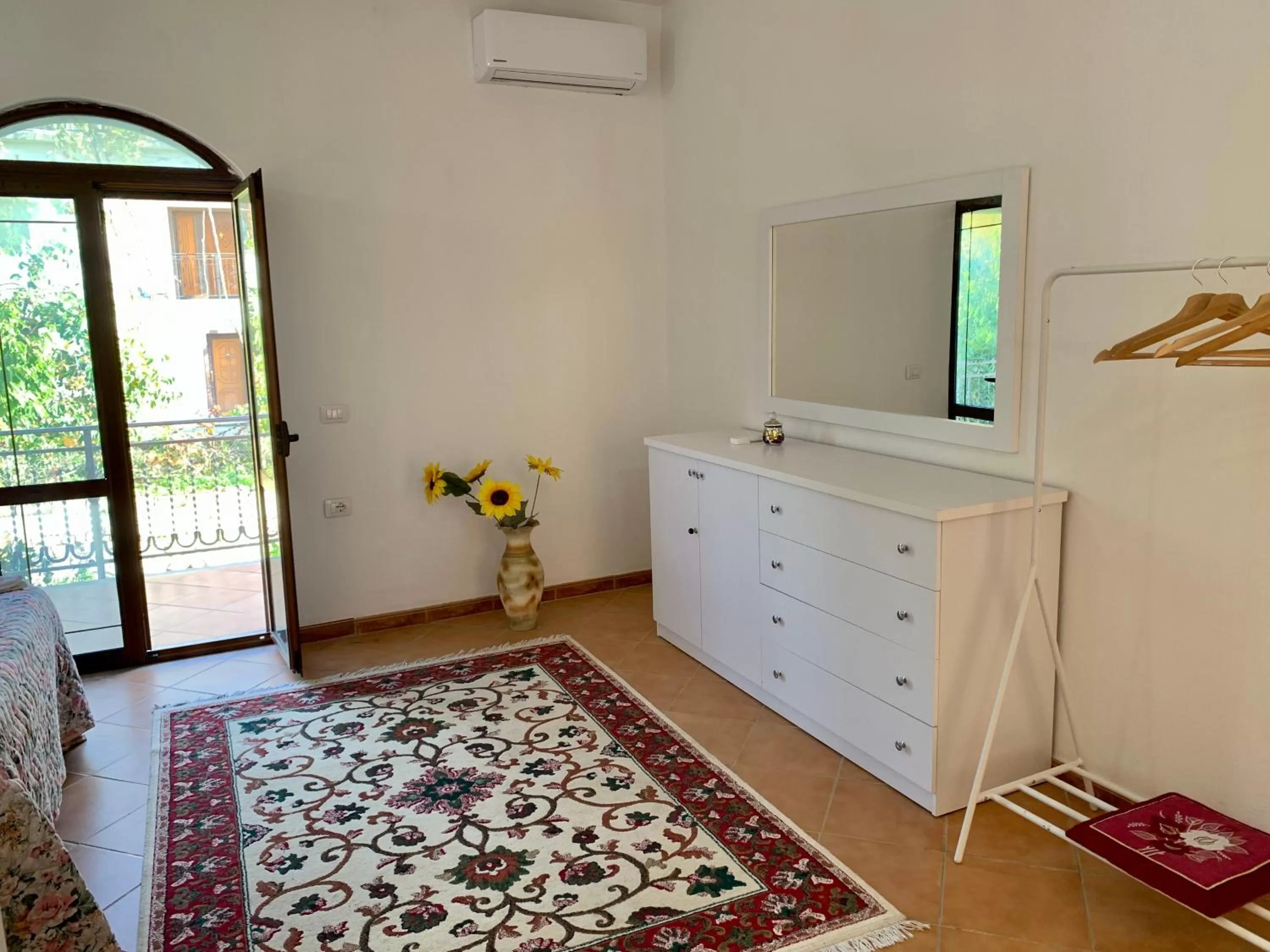 wardrobe in Guesthouse Villa Rosa Berat