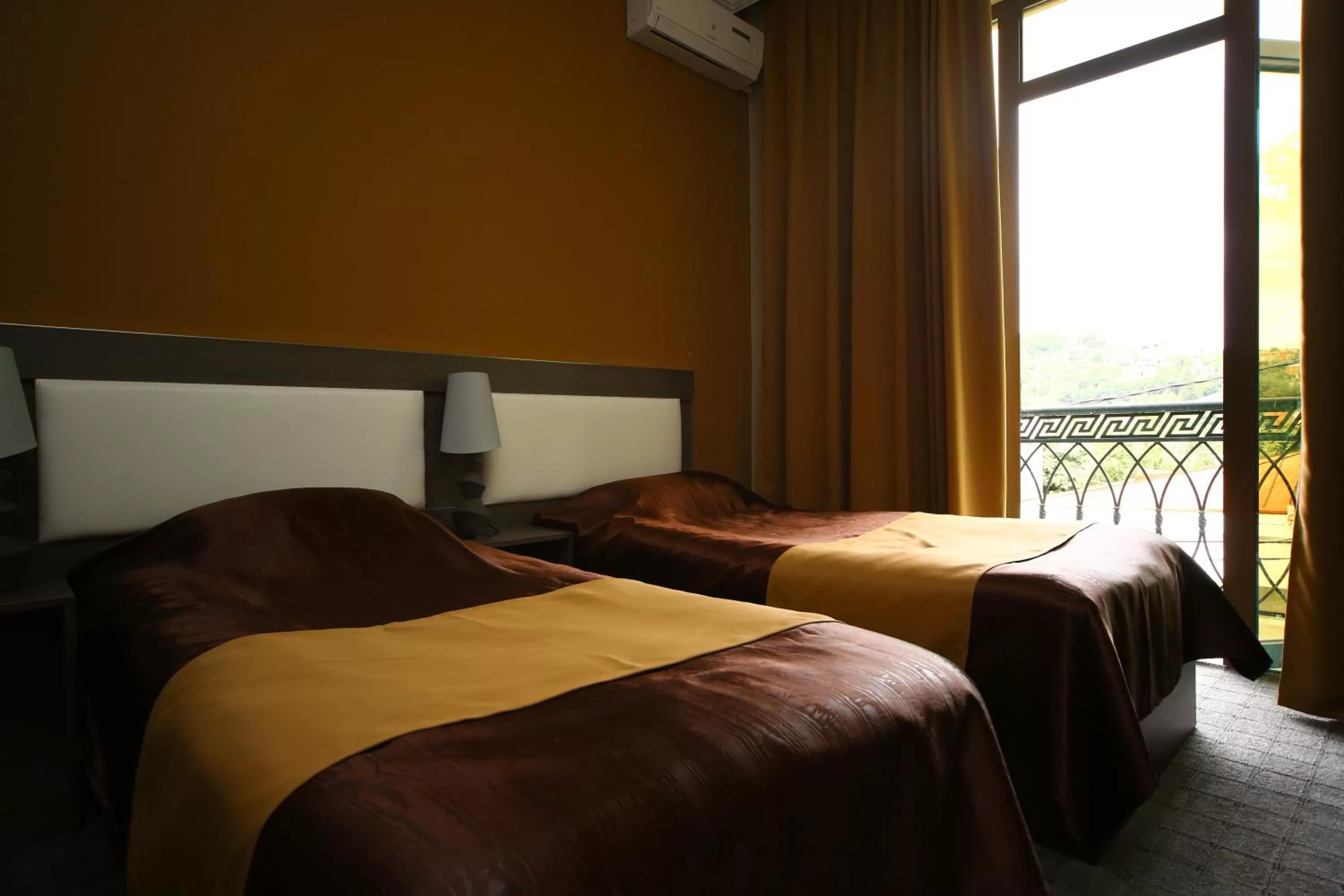 Bedroom, Bed in Discovery Hotel