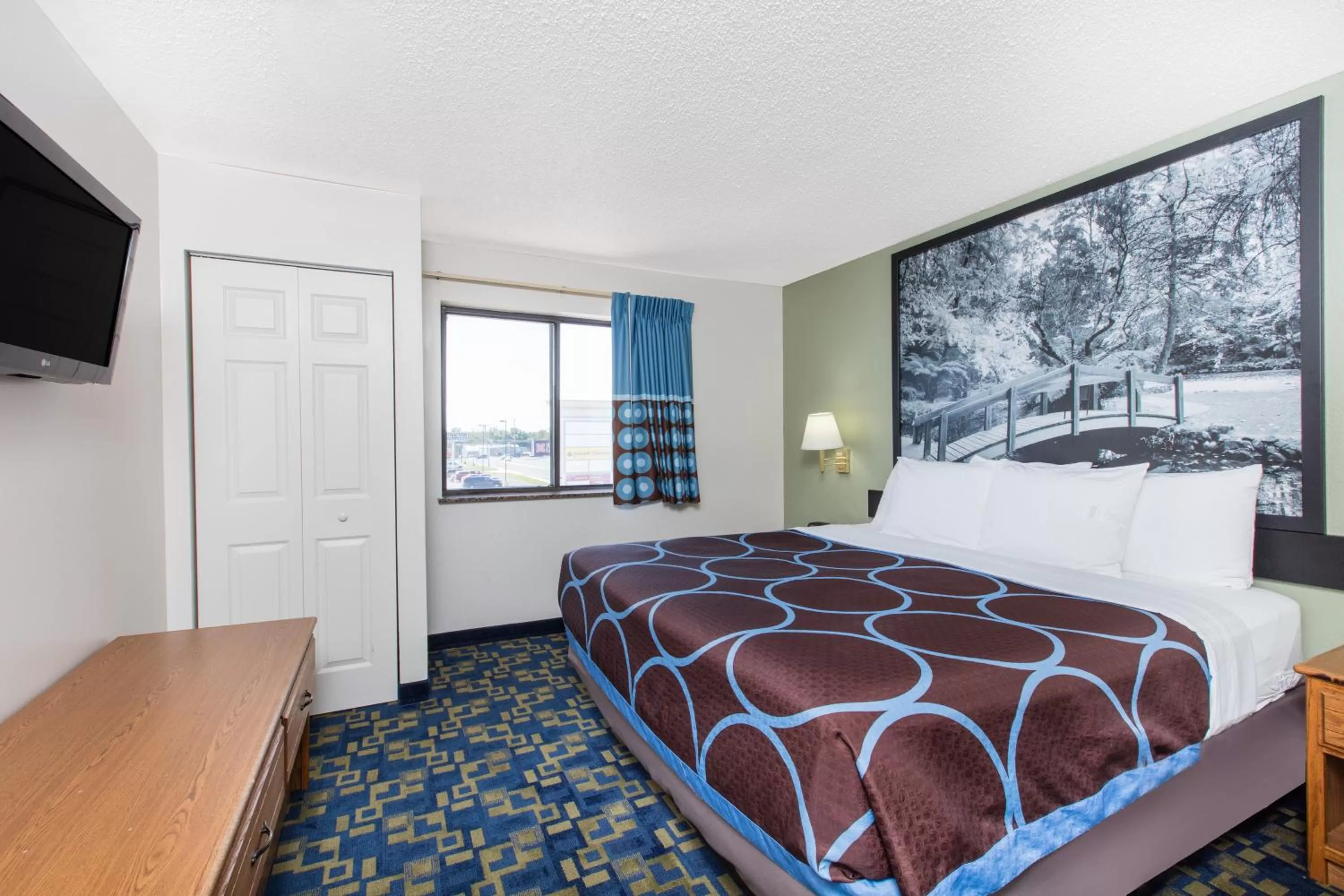 Photo of the whole room, Bed in Super 8 by Wyndham Aberdeen MD
