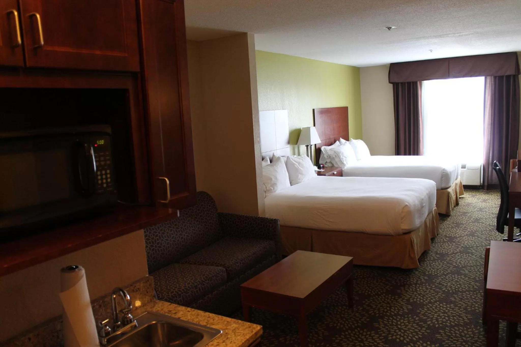 Photo of the whole room, Bed in Holiday Inn Express Hotel & Suites Starkville, an IHG Hotel