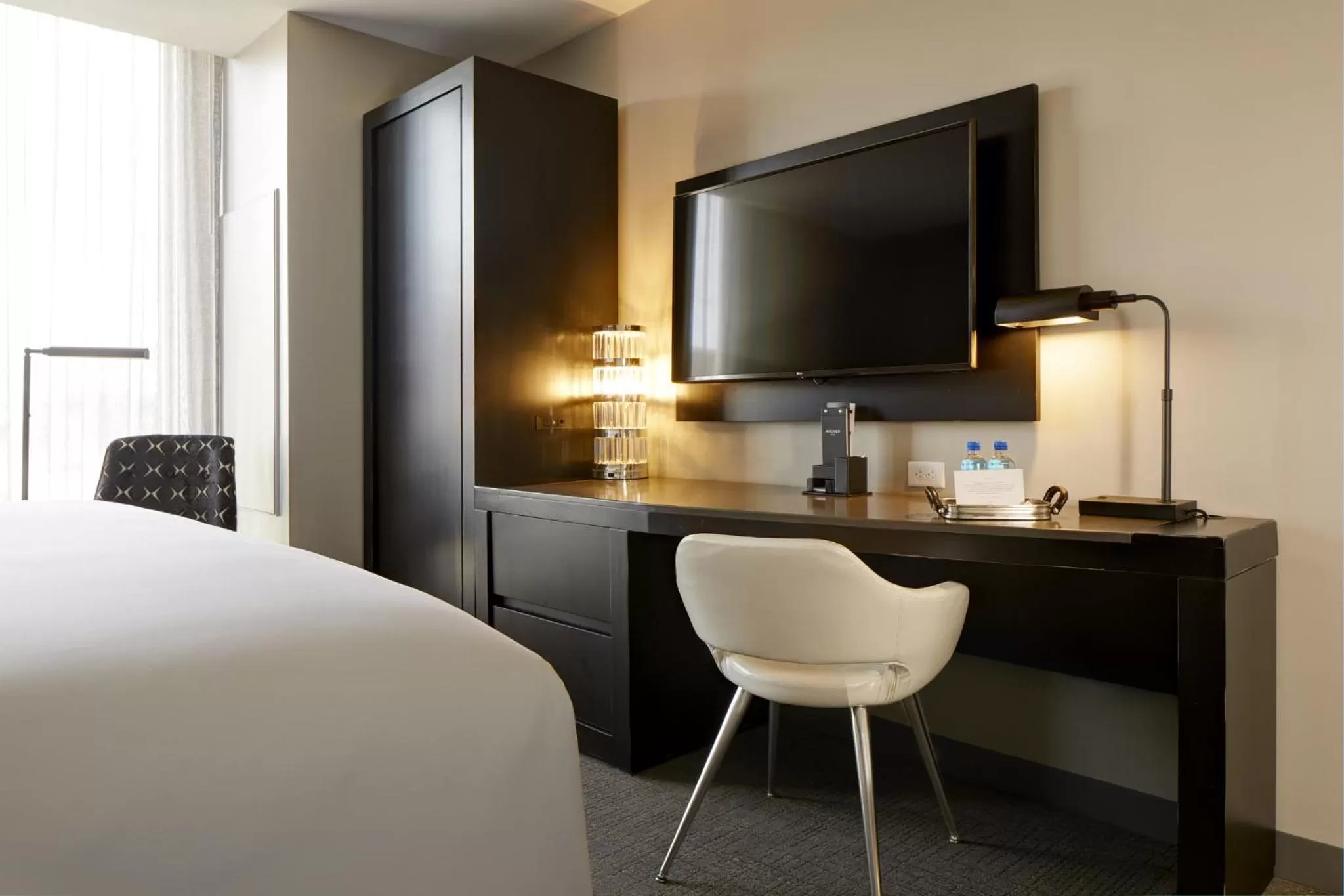 Classic King Hearing-Accessible Guest Room in Archer Hotel Boston/Burlington