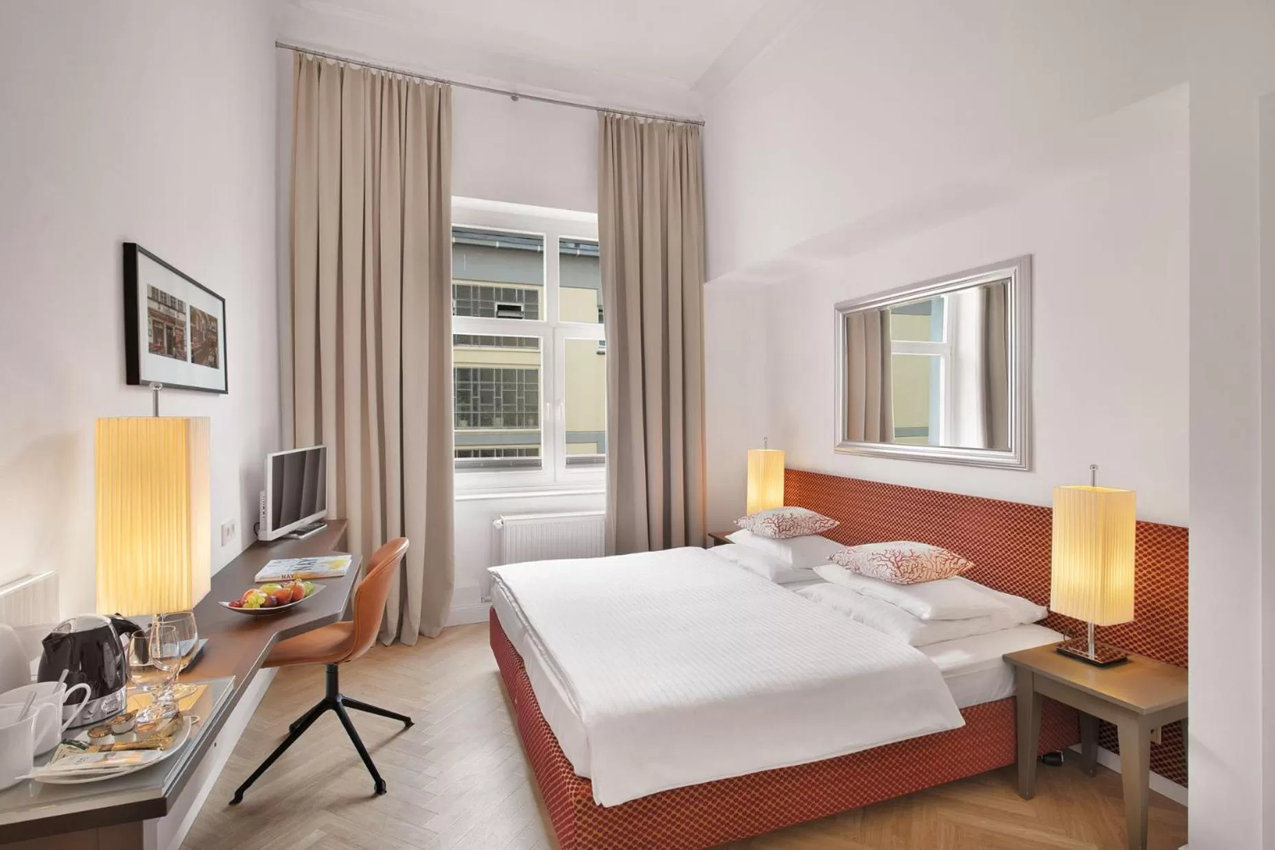 Photo of the whole room, Bed in Boutiquehotel Dreesen - Villa Godesberg