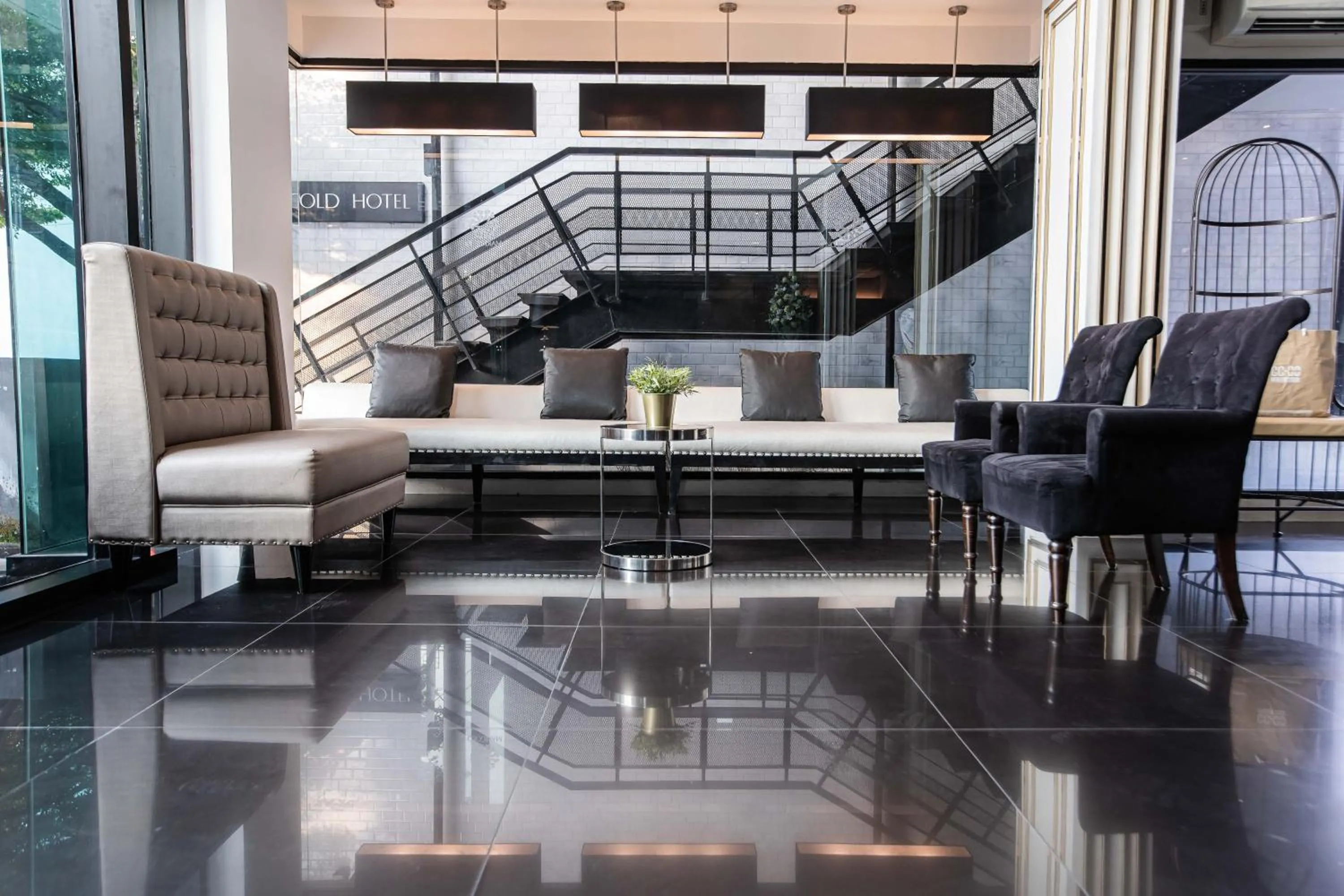 Marigold Sukhumvit - Free Shuttle to BTS Bearing Station