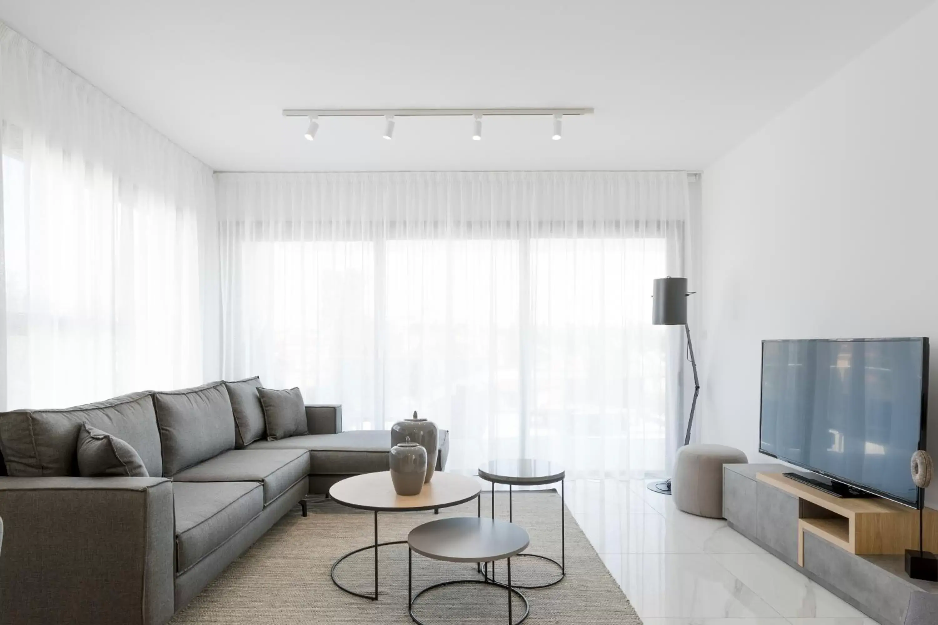 Superior Three-Bedroom Apartment with pool view in Downtown Park Superior Three-Bedroom Apartment with pool view in Downtown Park