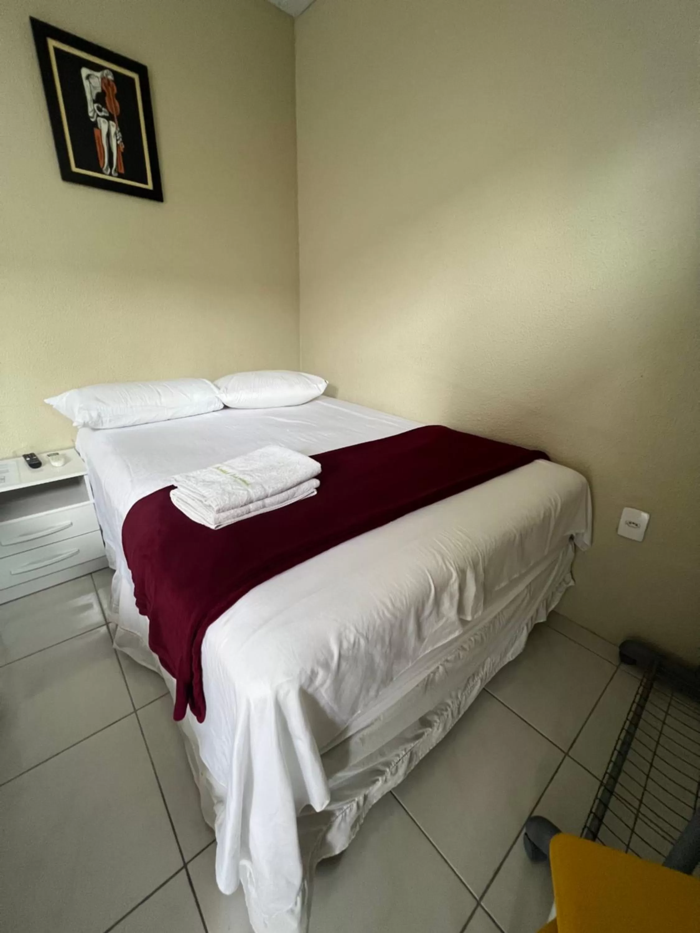 Property building, Bed in Pousada Hostal Iracema