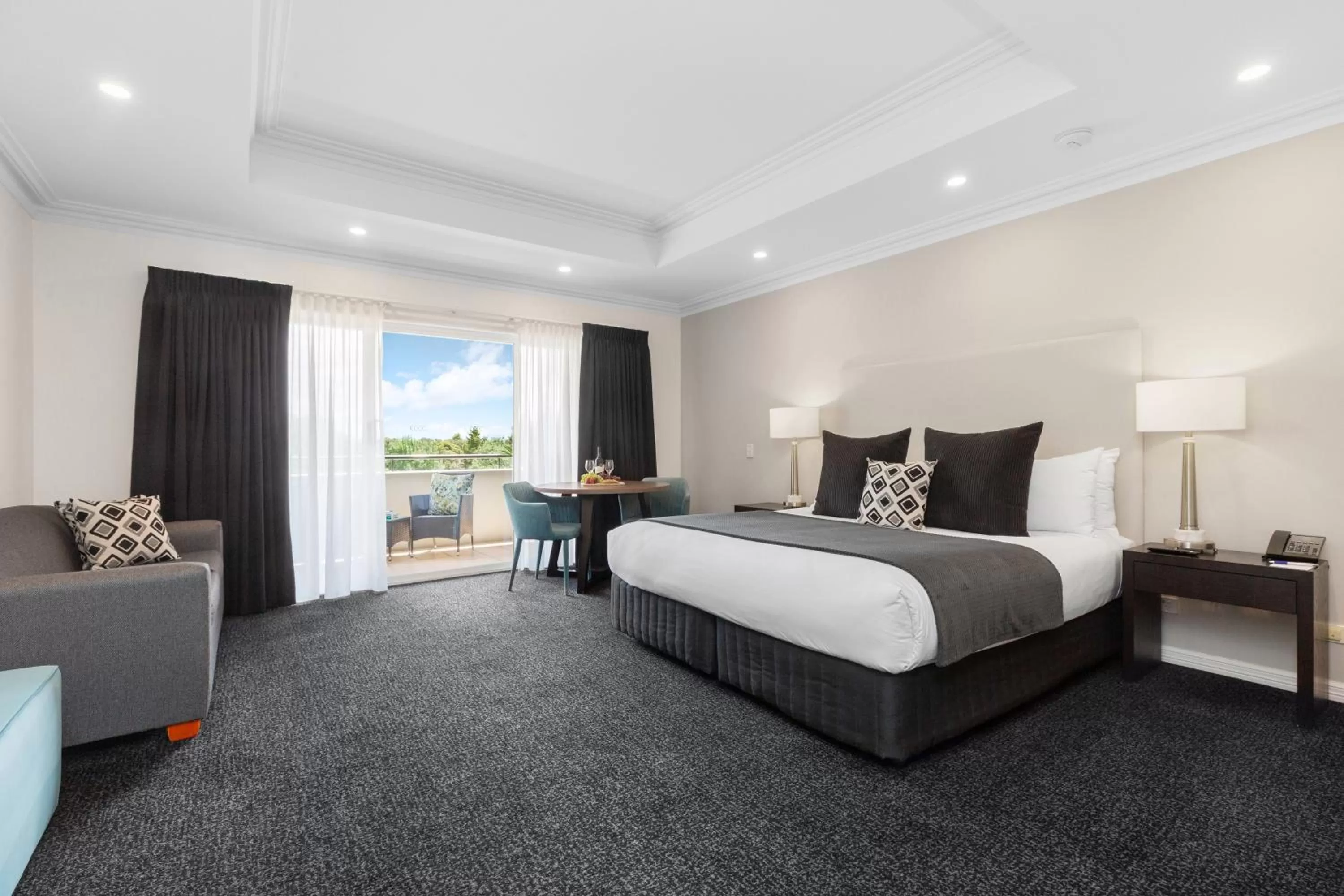 Bedroom, Bed in All Seasons Resort Hotel Bendigo