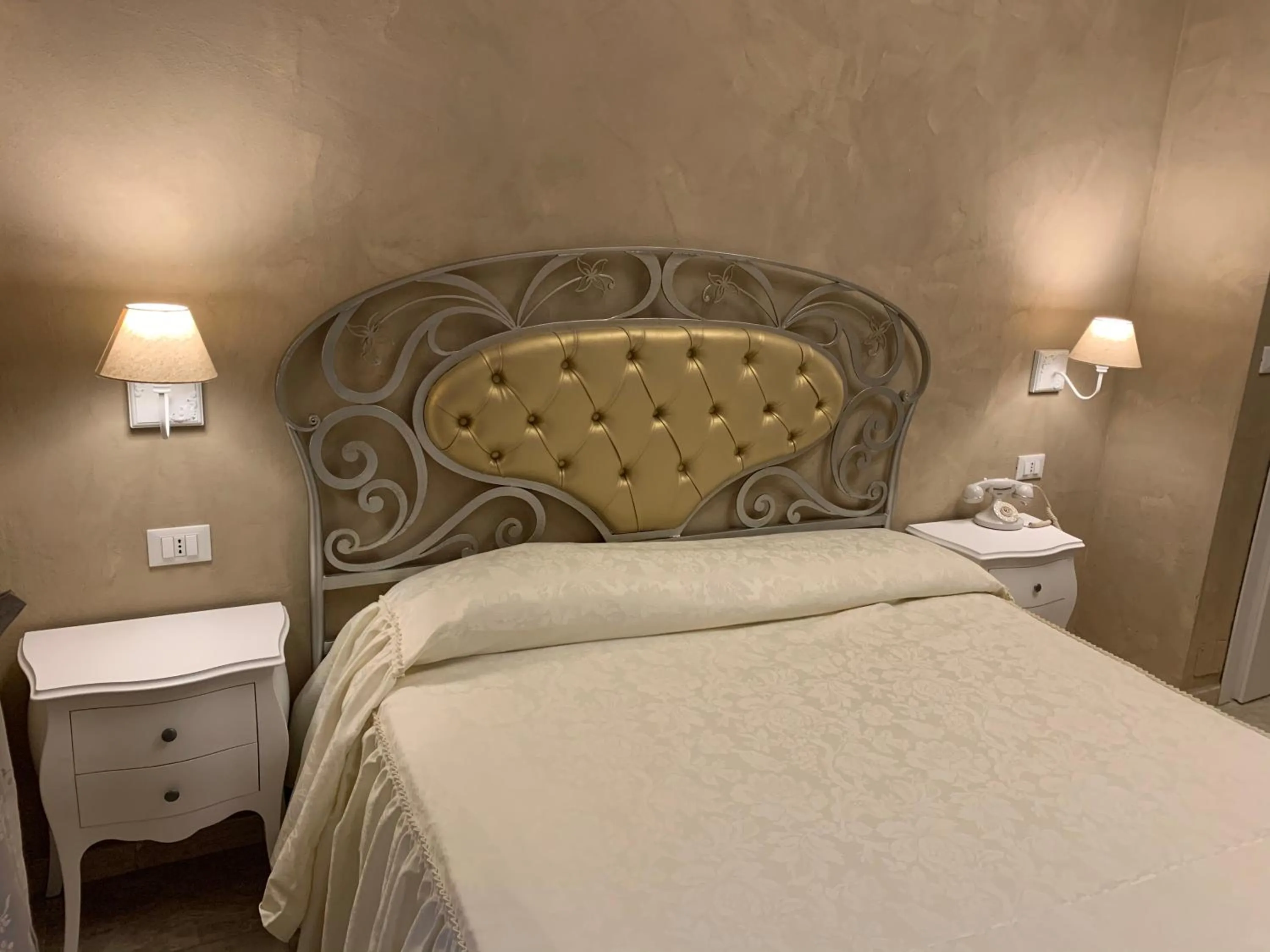 Bedroom, Bed in Boutique Hotel Calais Milano