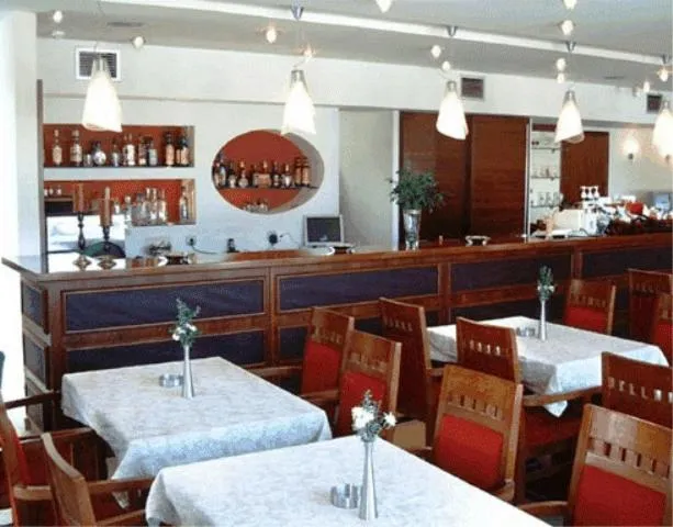 Restaurant/places to eat in Filippos