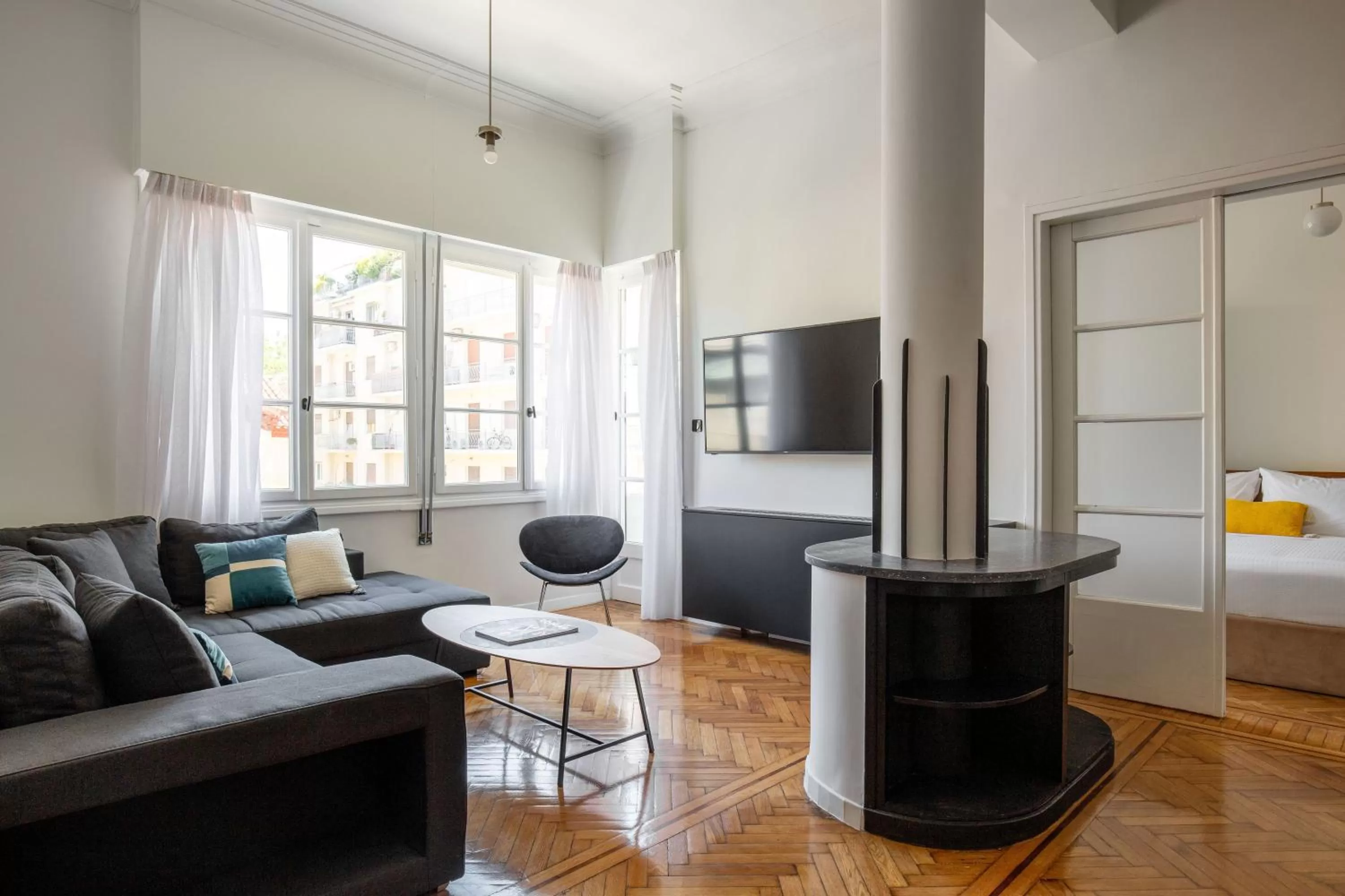 Living room, Seating Area in ZOIA The Met by UPSTREET